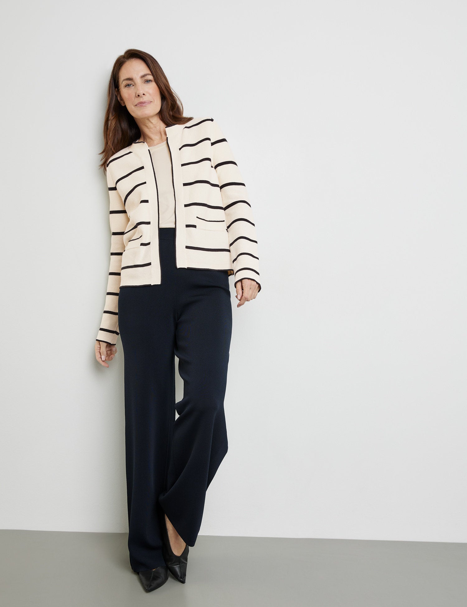 Open Cardigan In A Textured Knit_935034 44701_9082_05