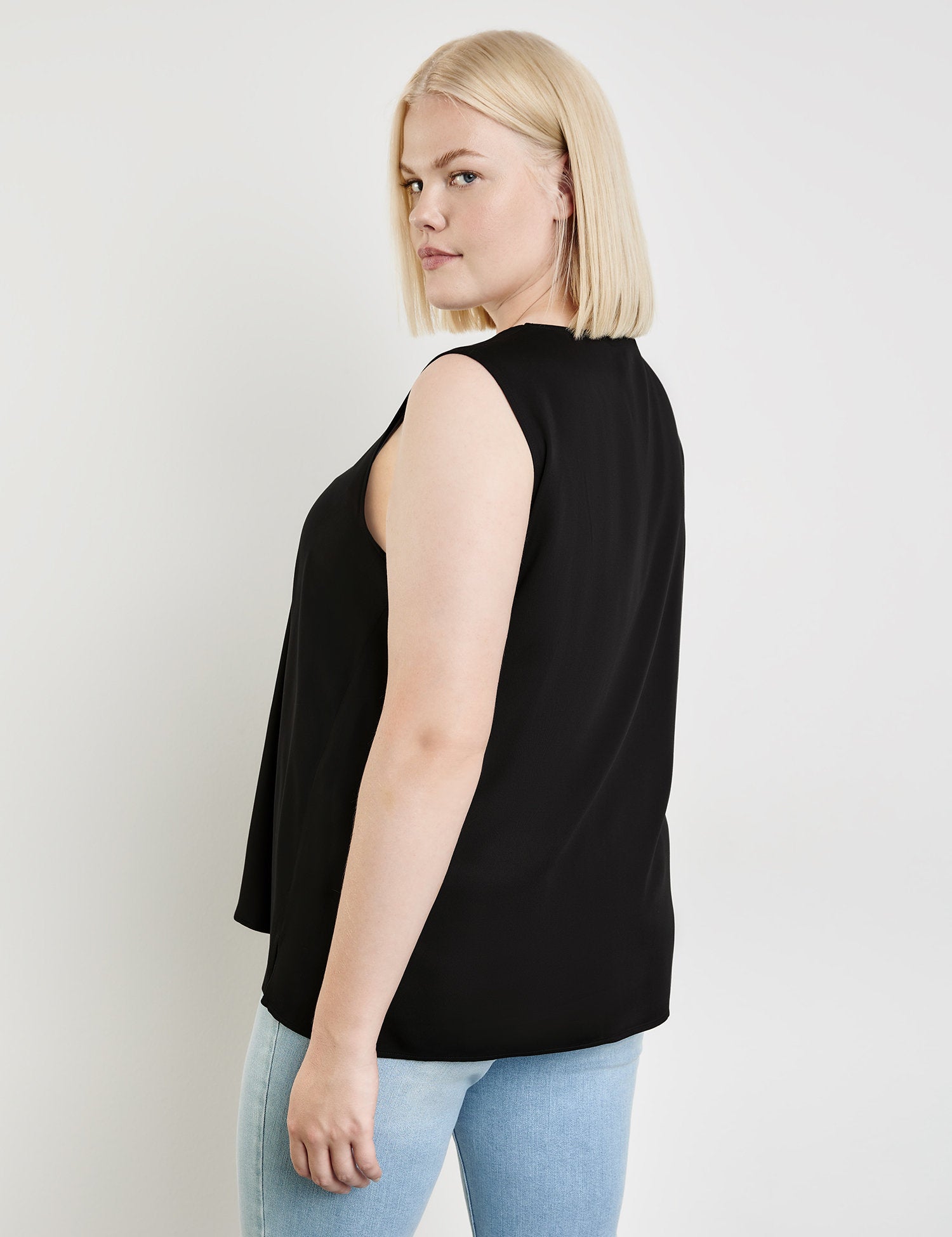 Blouse Top With Side Slits_960994-29141_1100_06