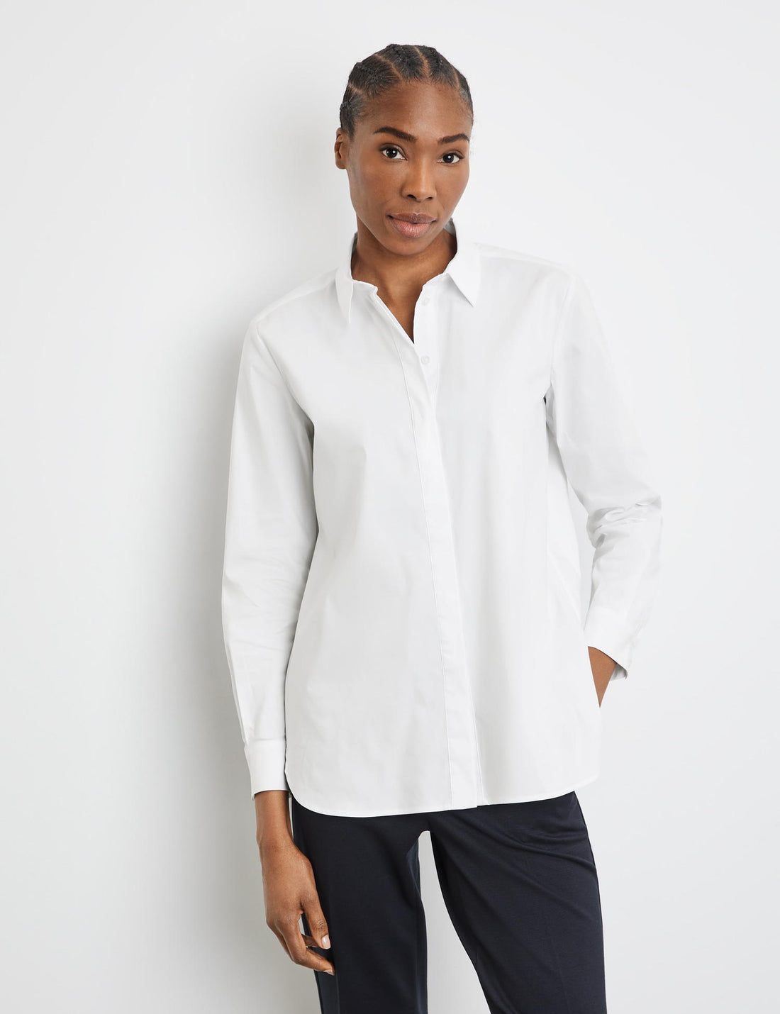 Simple Shirt Blouse With An Elongated Back_965033-31443_99600_01