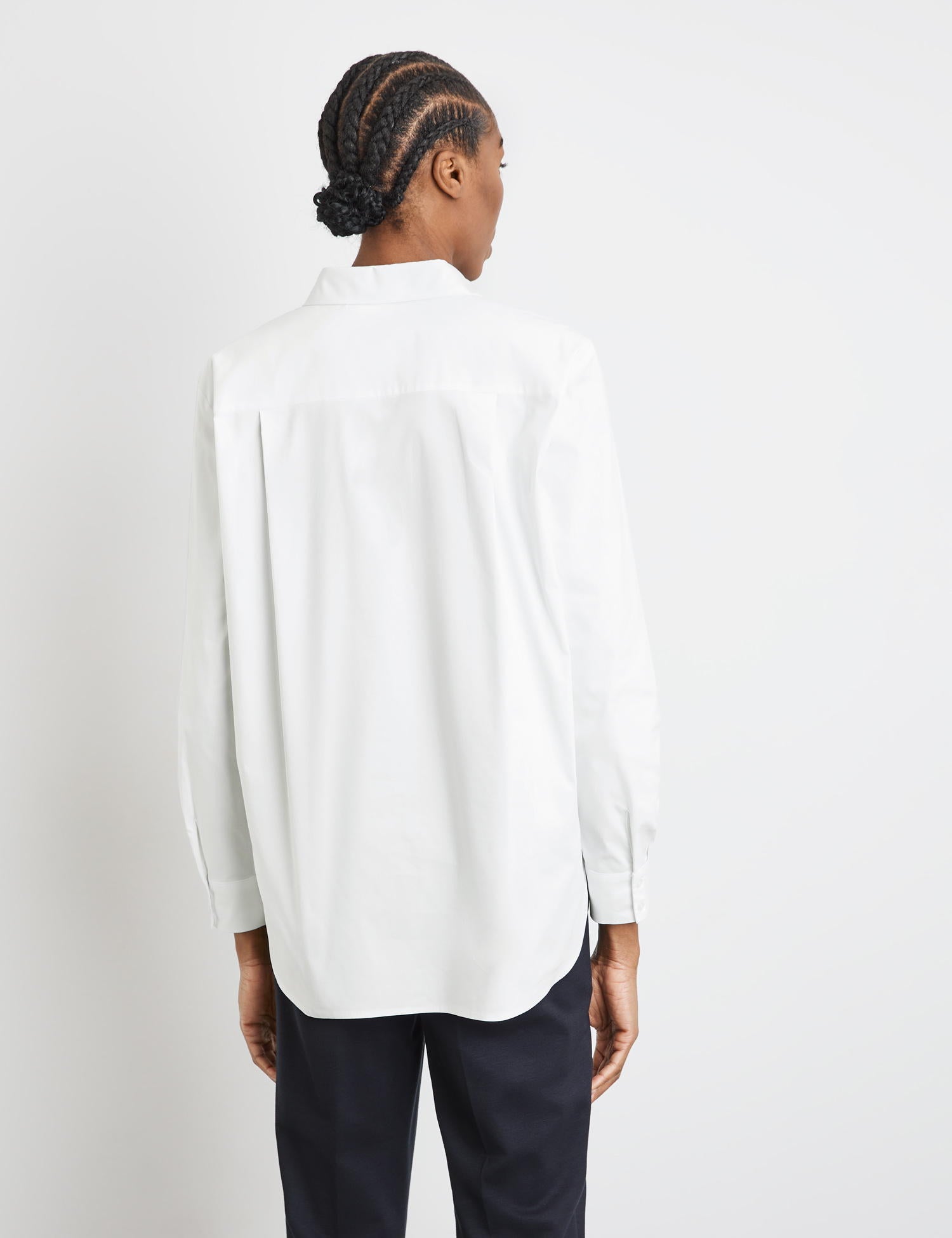 Simple Shirt Blouse With An Elongated Back_965033-31443_99600_06