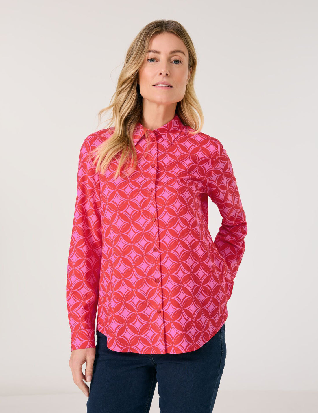 Gerry Weber_Flowing Shirt Blouse with an All-Over Pattern_965066-31442_6001_01