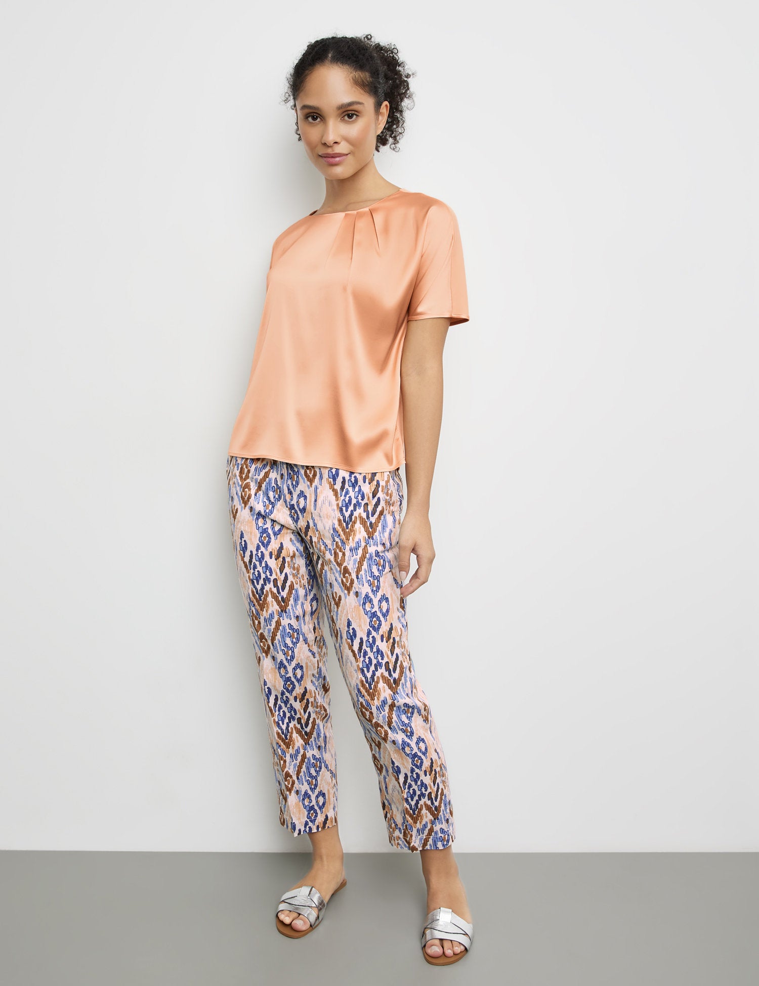 Flowing Blouse Top With Fabric Panelling_977047-35033_60315_05