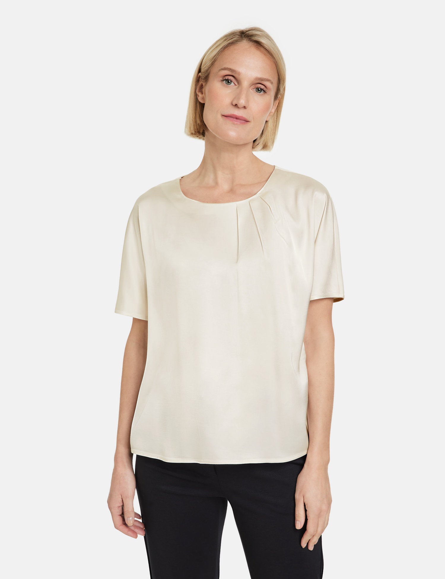 Flowing Blouse Top With Fabric Panelling_977047-35033_90118_01