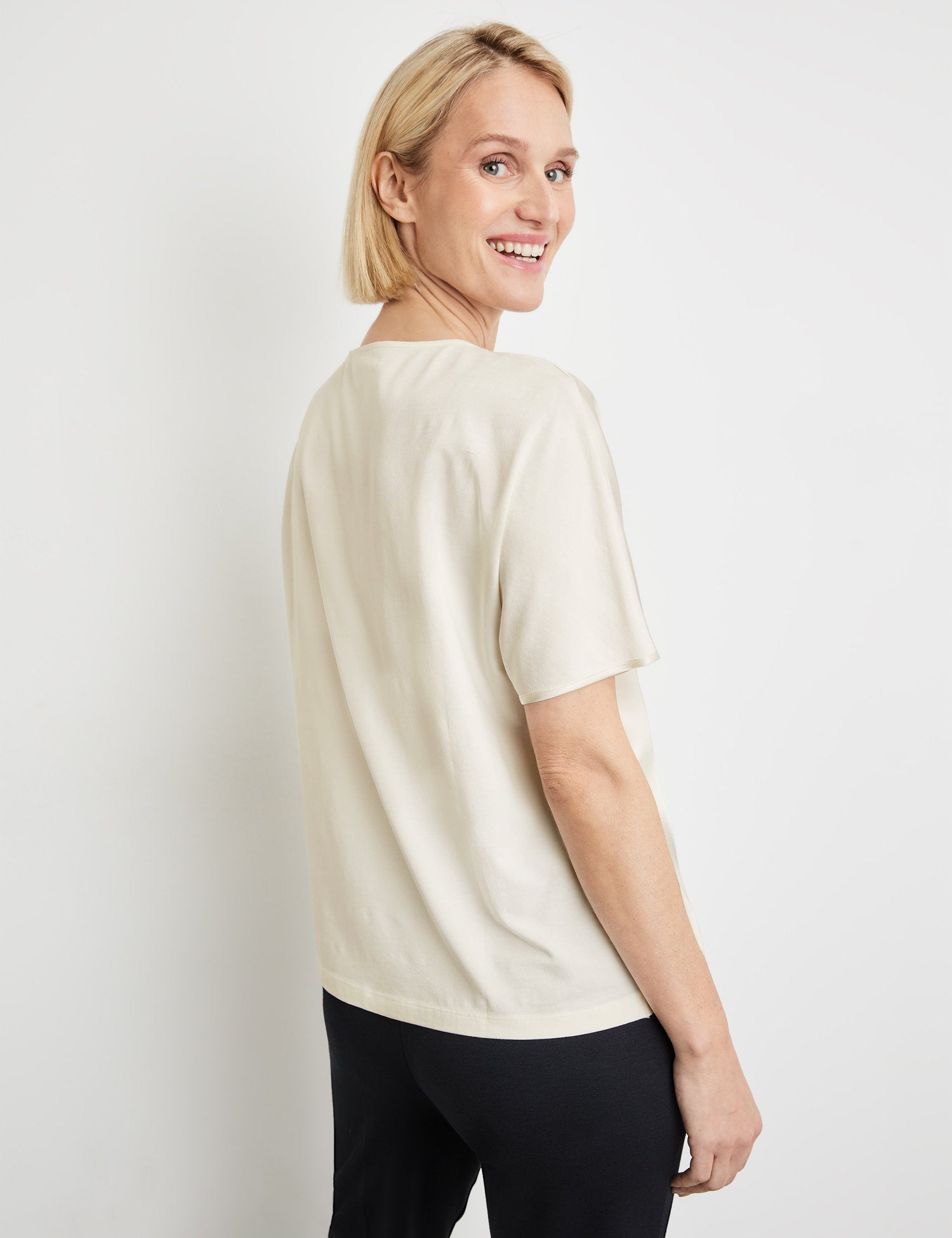 Flowing Blouse Top With Fabric Panelling_977047-35033_90118_06
