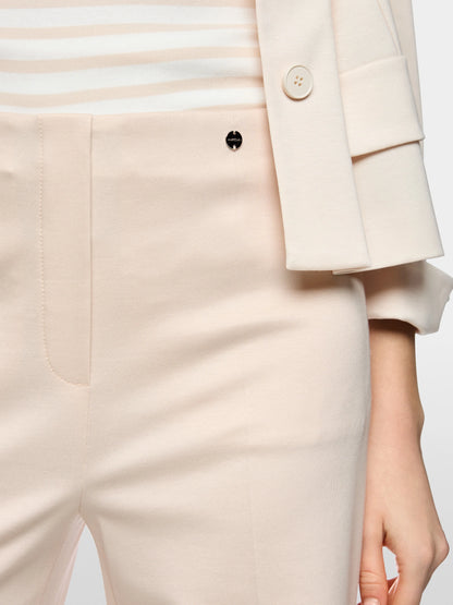 Marc Cain_Magnolia_Puddle Pants Model Winder_AA 81.05 J24_153_03