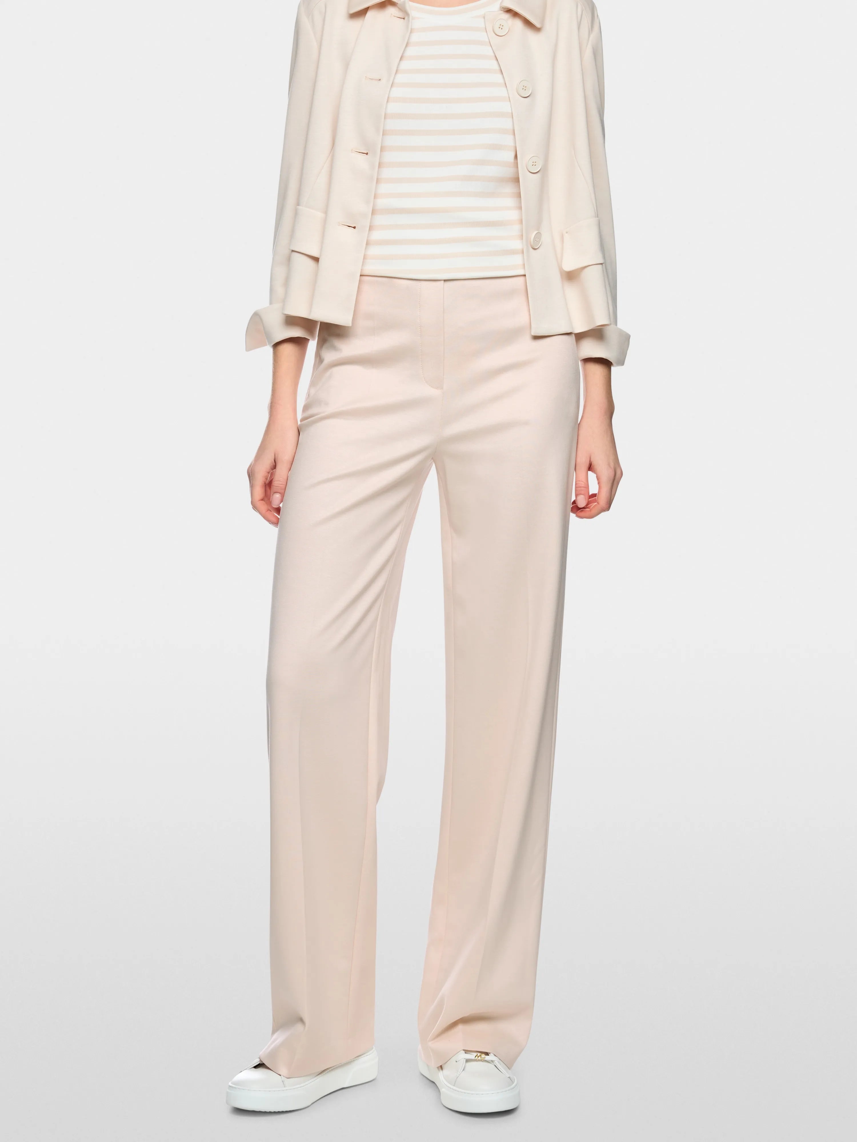 Marc Cain_Magnolia_Puddle Pants Model Winder_AA 81.05 J24_153_05