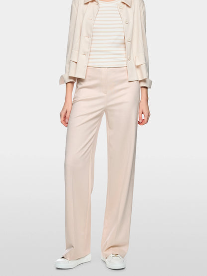 Marc Cain_Magnolia_Puddle Pants Model Winder_AA 81.05 J24_153_05