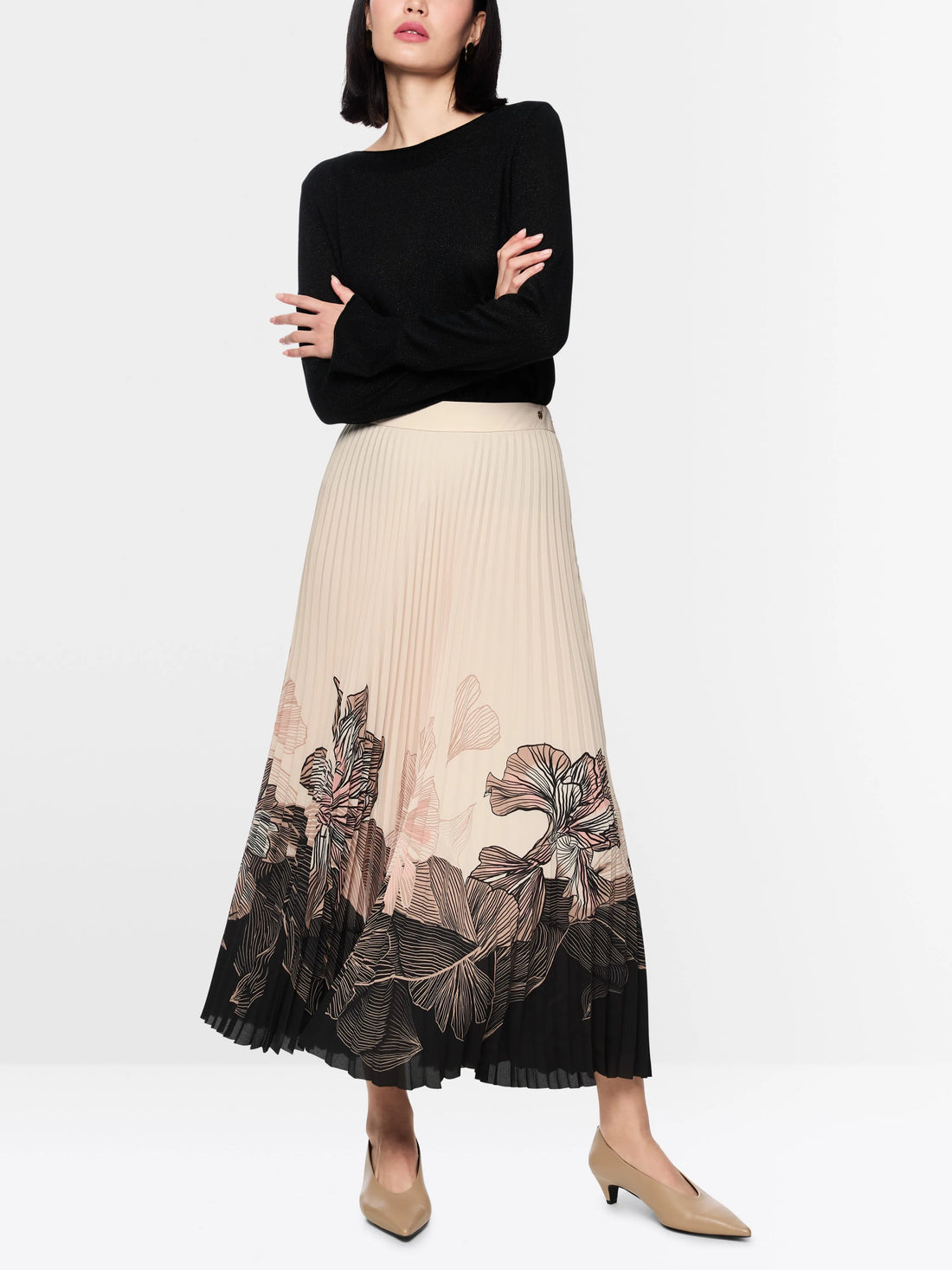 Marc Cain_Black_ÔRethink TogetherÕ Pleated Midi Skirt_AC 71.04 W07_900_01