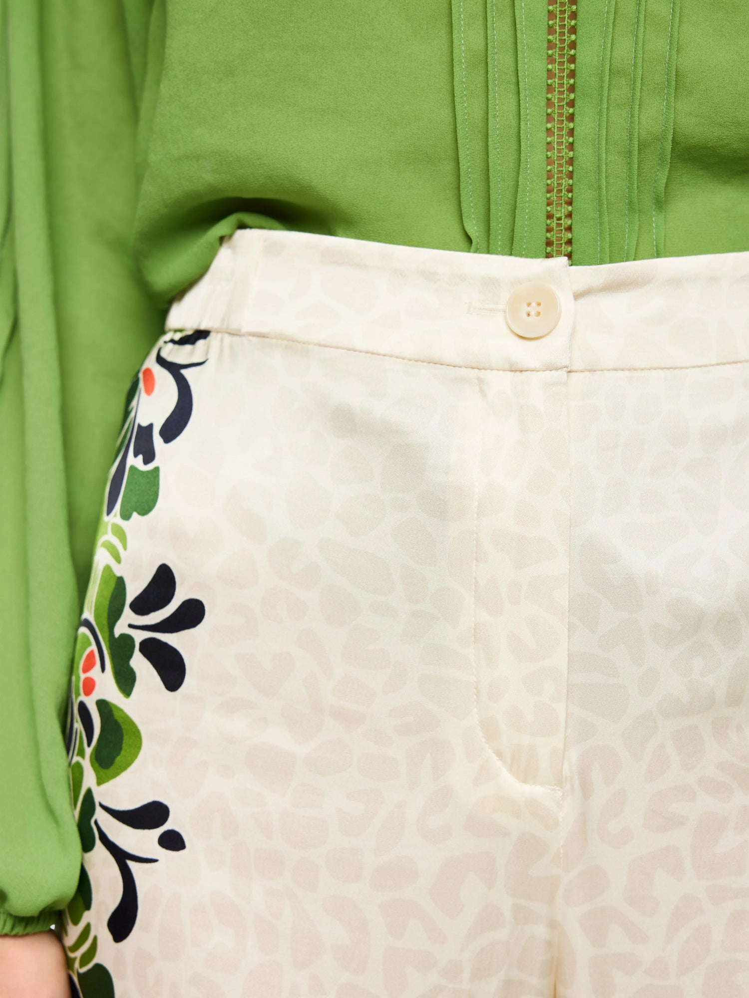 Marc Cain Bright Ecru Women Warri Flowing Trousers with Print Mix SKU: AC 81.70 W42_112 Image 03