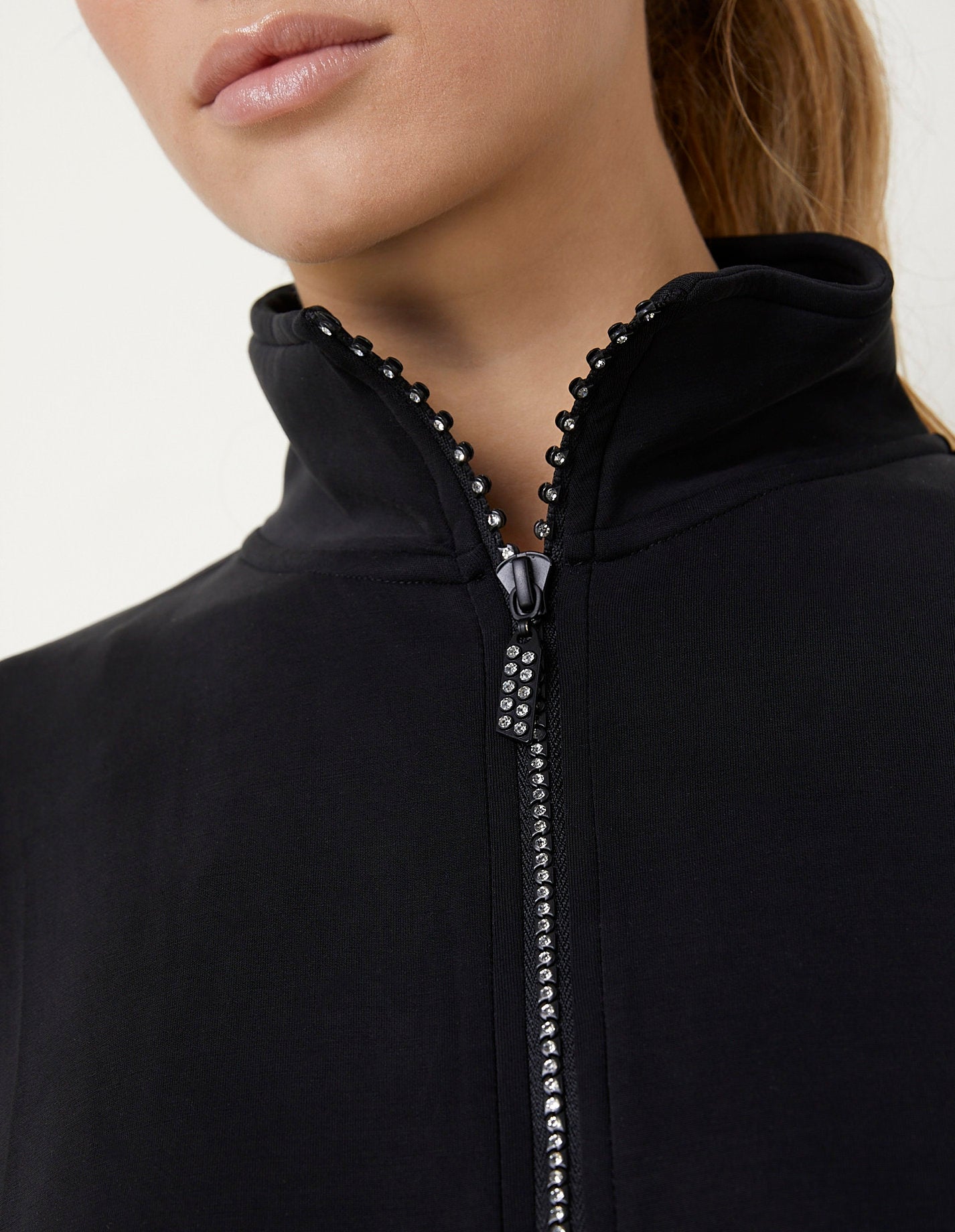 Yamamay_Fitness Lux Zip-Up Sports Sweatshirt_AMAD181007_072_04