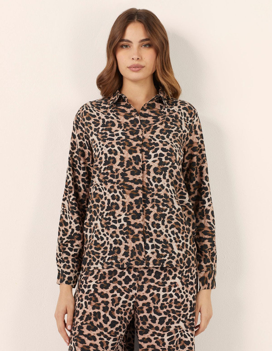 Yamamay_Marianna Long-Sleeved Shirt with Animal Print_AMAD182008_282_01