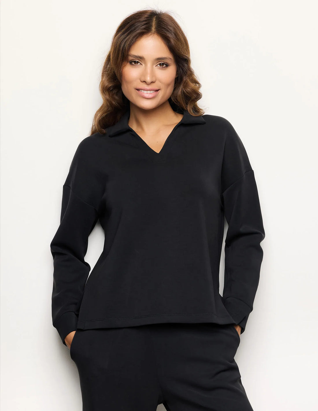 Yamamay_Black_Closed WomenÕS Sweatshirt with Tencelª Modal Ð Easy Living_AMAD183006_072_01