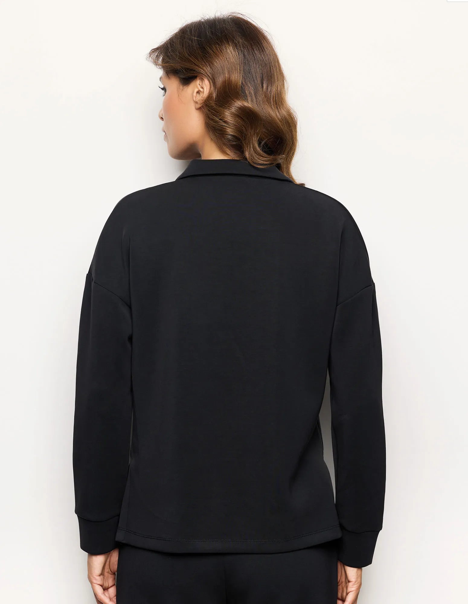 Yamamay_Black_Closed WomenÕS Sweatshirt with Tencelª Modal Ð Easy Living_AMAD183006_072_03
