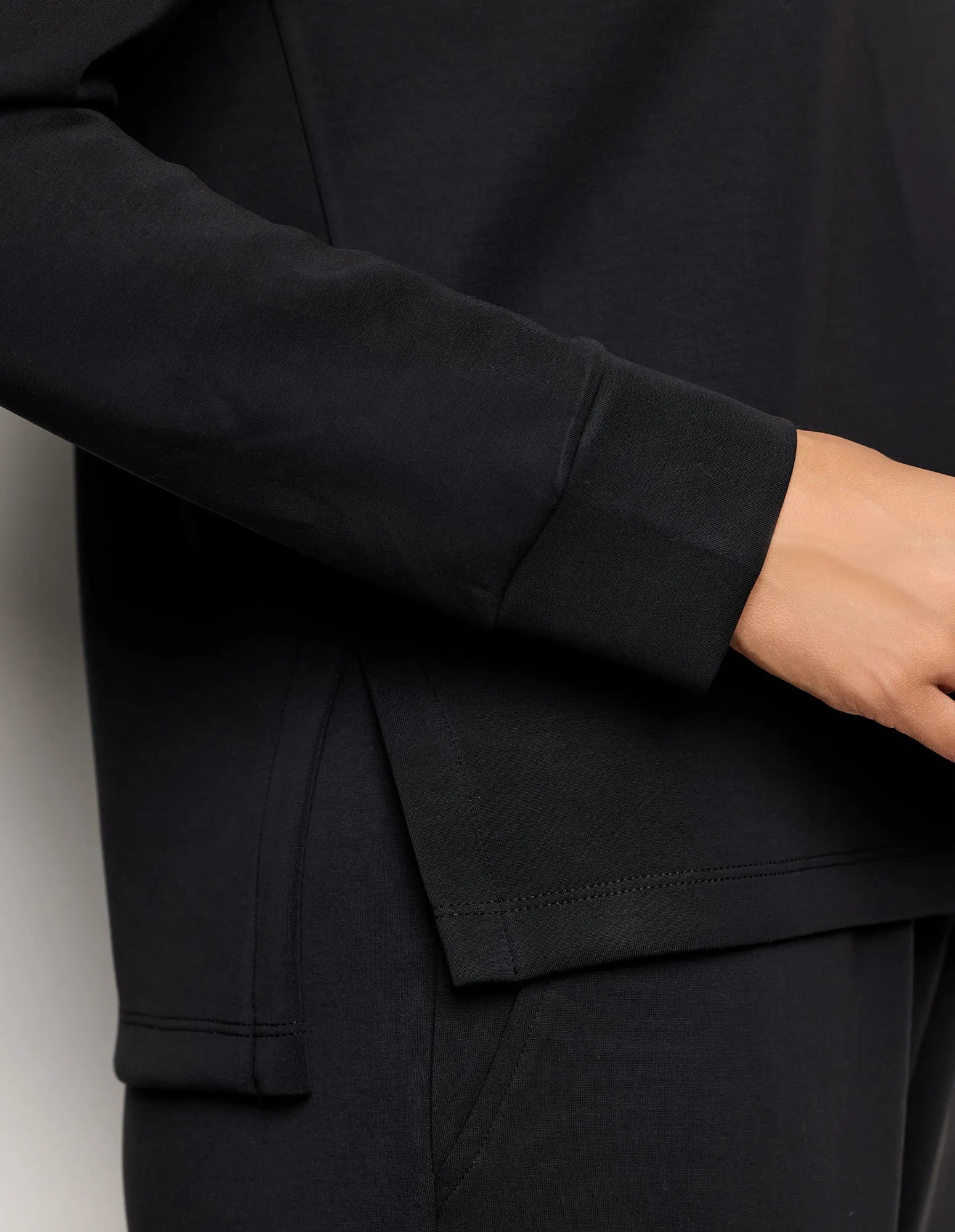 Yamamay_Black_Closed WomenÕS Sweatshirt with Tencelª Modal Ð Easy Living_AMAD183006_072_05