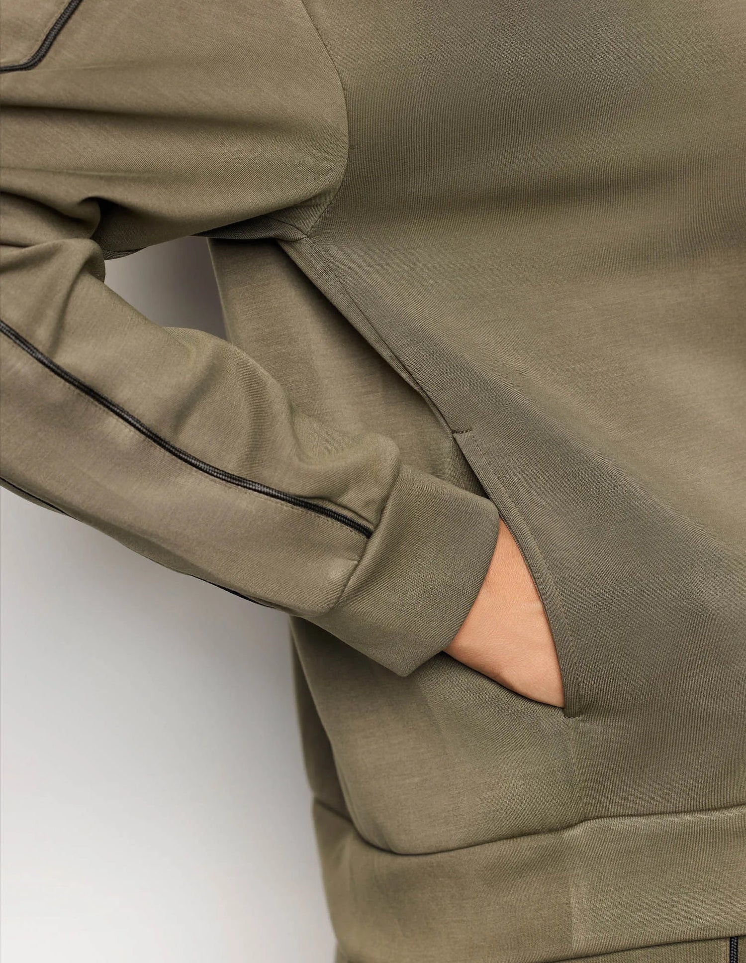 Yamamay_Olive Green_Open WomenÕS Sweatshirt with Tencelª Modal Ð Easy Living_AMAD183007_117_04