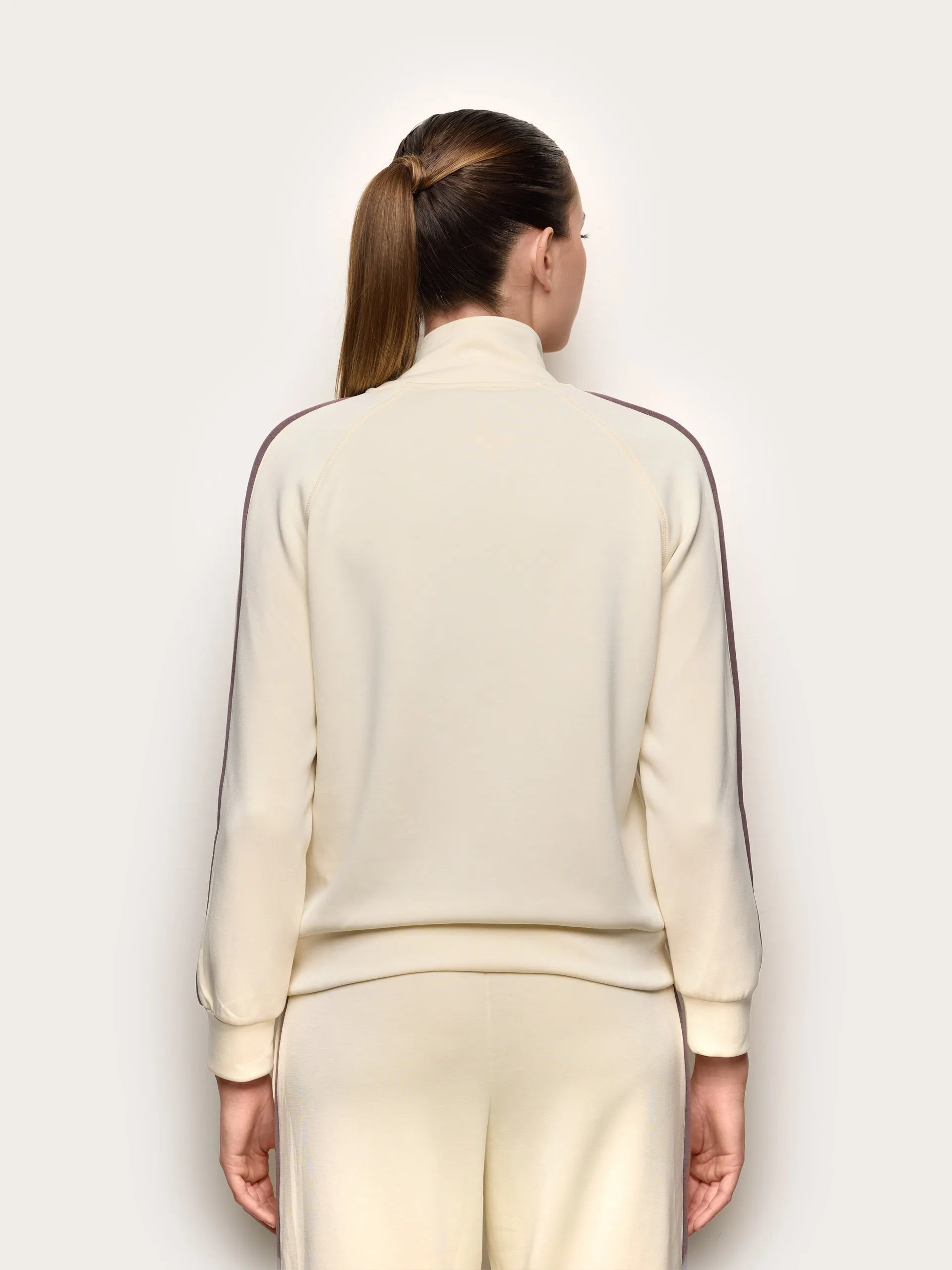 Yamamay_Almond_Sweatshirt - Easy Living_AMAD191004_244_04