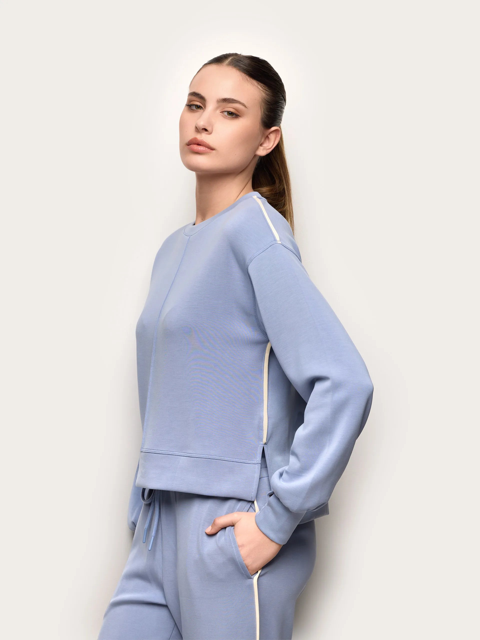 Yamamay_Avio Blue_Sweatshirt - Easy Living_AMAD191005_019_01