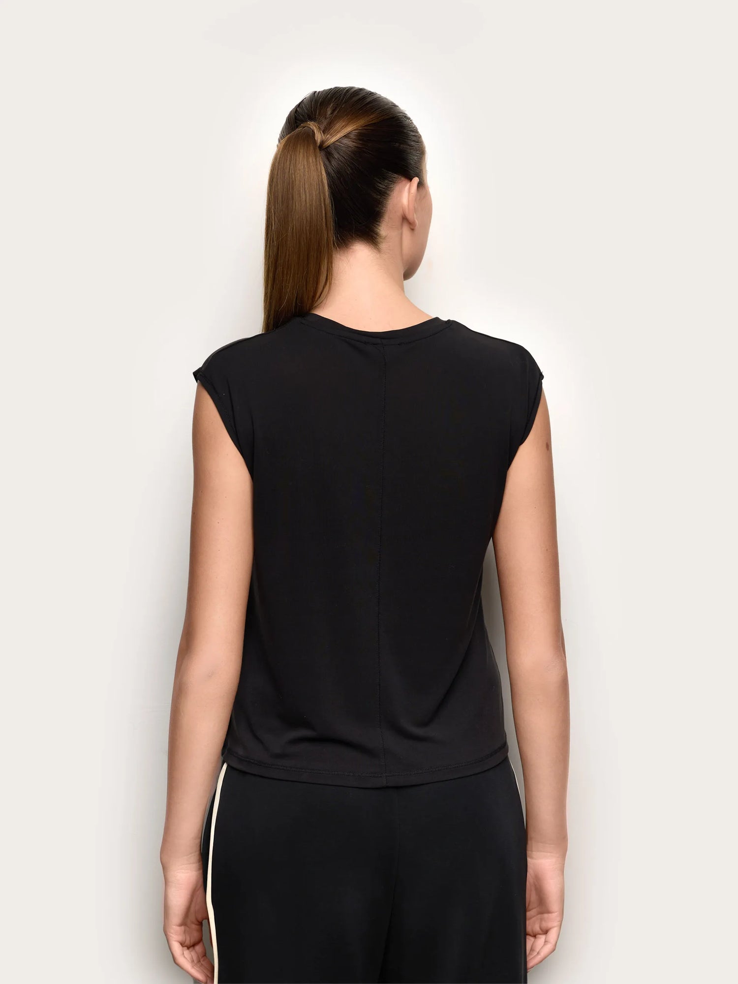 Yamamay_Black_T-Shirt - Easy Living_AMAD191006_072_04