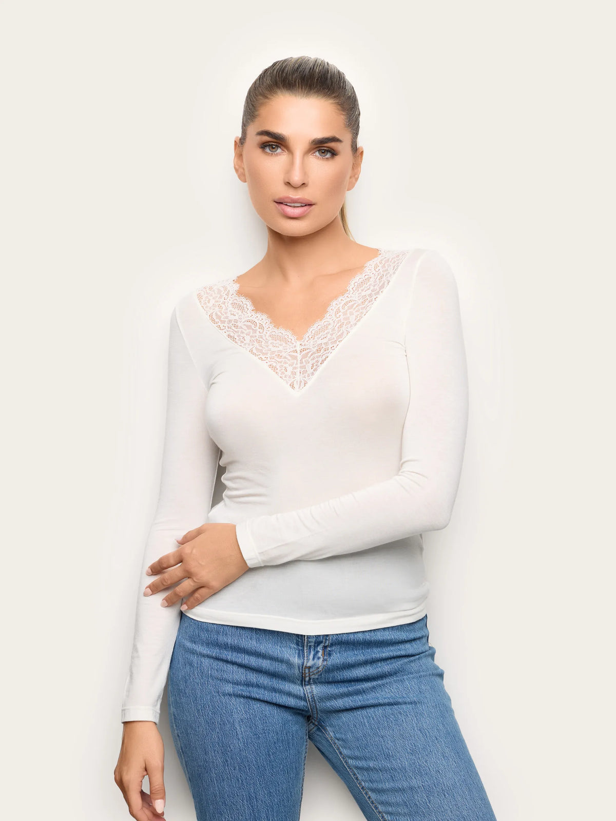 Yamamay CREAM Women Long-Sleeve V-Neck T-Shirt - Basic Modal &amp; Wool SKU: AMAD193005_035 Image 01