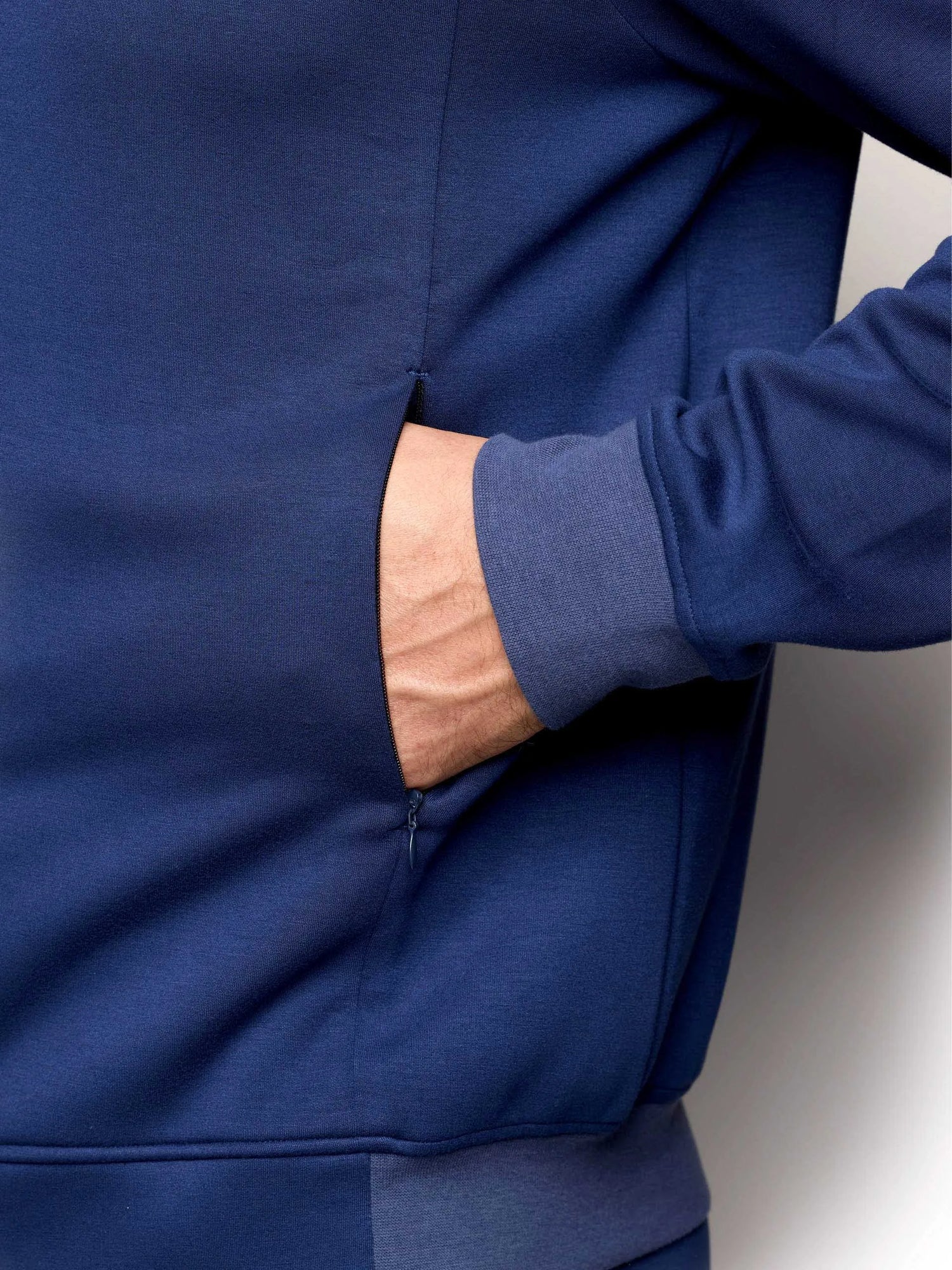 Yamamay_Blue_Sweatshirt - Easy Living_AMAU191007_017_04