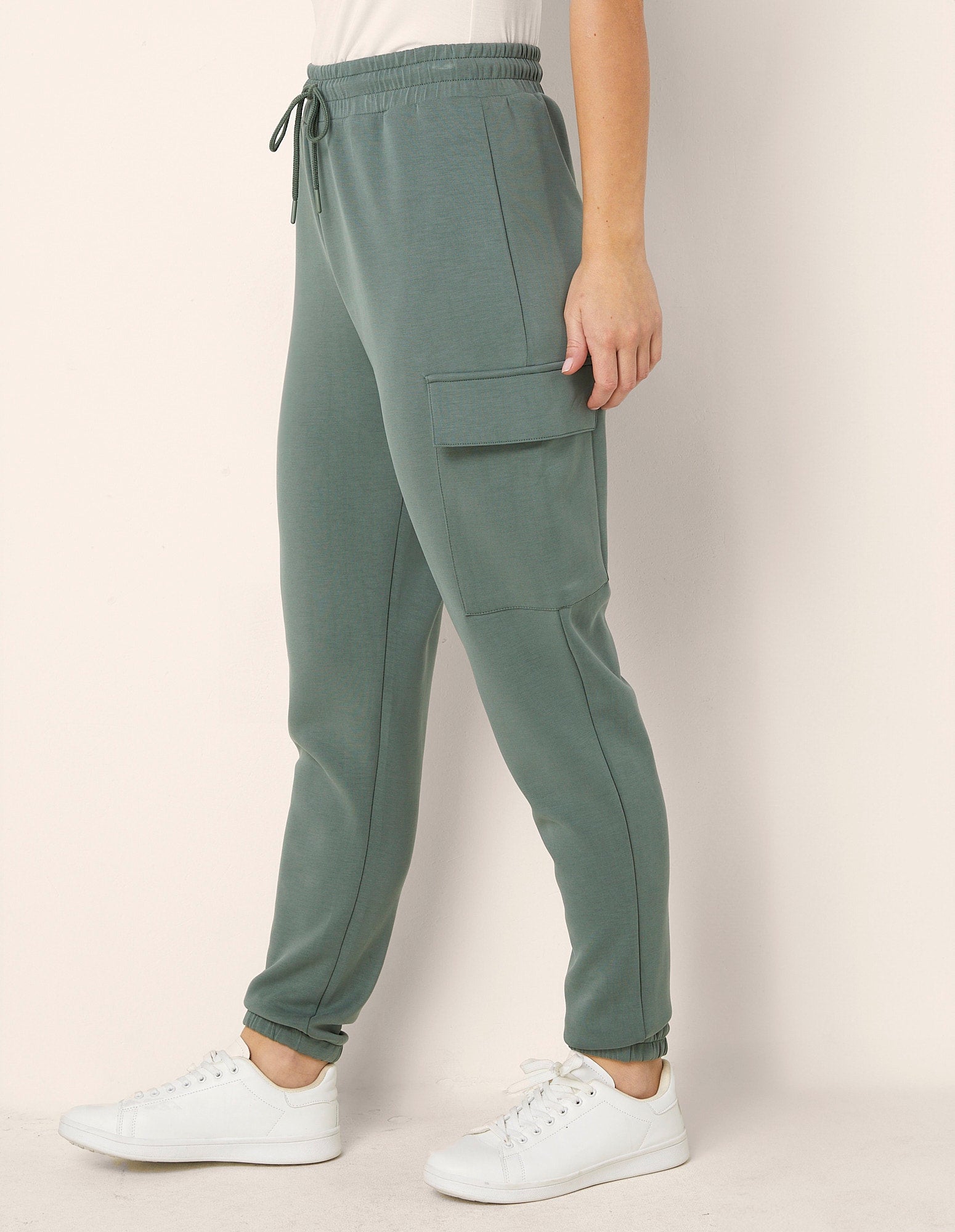 Yamamay_Easy Living Long Sweatpants with Cargo Pockets_APMD181007_120_03
