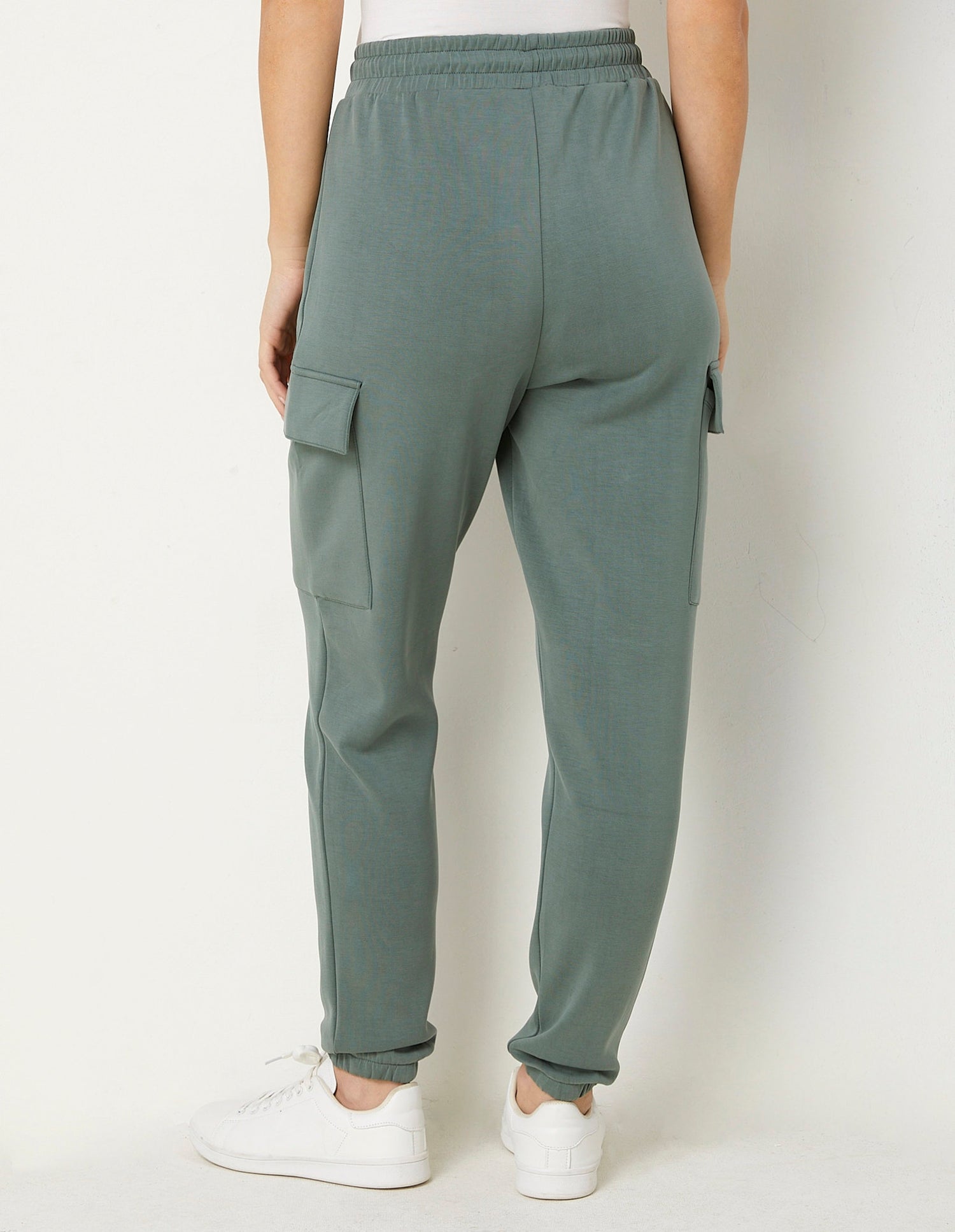 Yamamay_Easy Living Long Sweatpants with Cargo Pockets_APMD181007_120_04