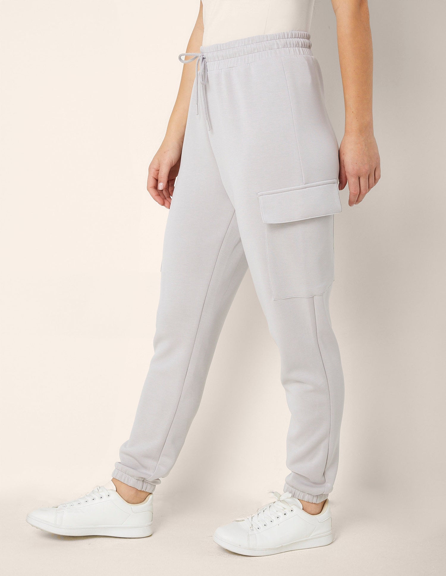 Yamamay_Easy Living Long Sweatpants with Cargo Pockets_APMD181007_131_03