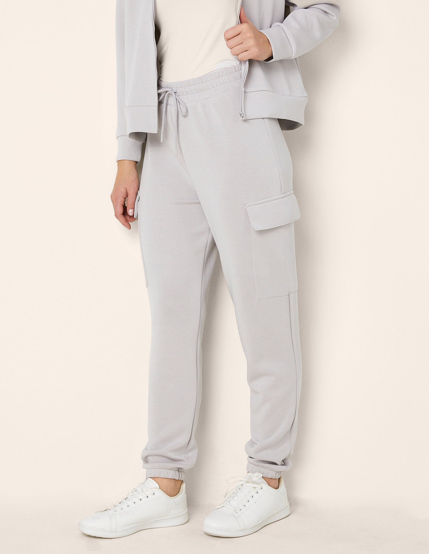 Yamamay_Easy Living Long Sweatpants with Cargo Pockets_APMD181007_131_05