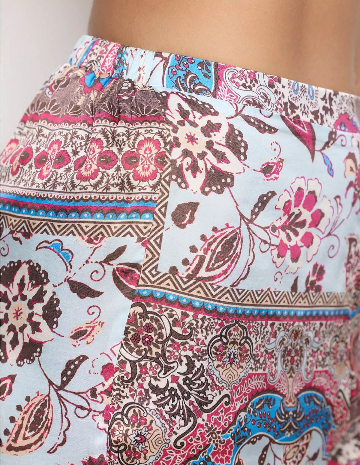 Yamamay_Printed_WomenÕS Shorts Ð Neverending Summer_APMD183003_128_04