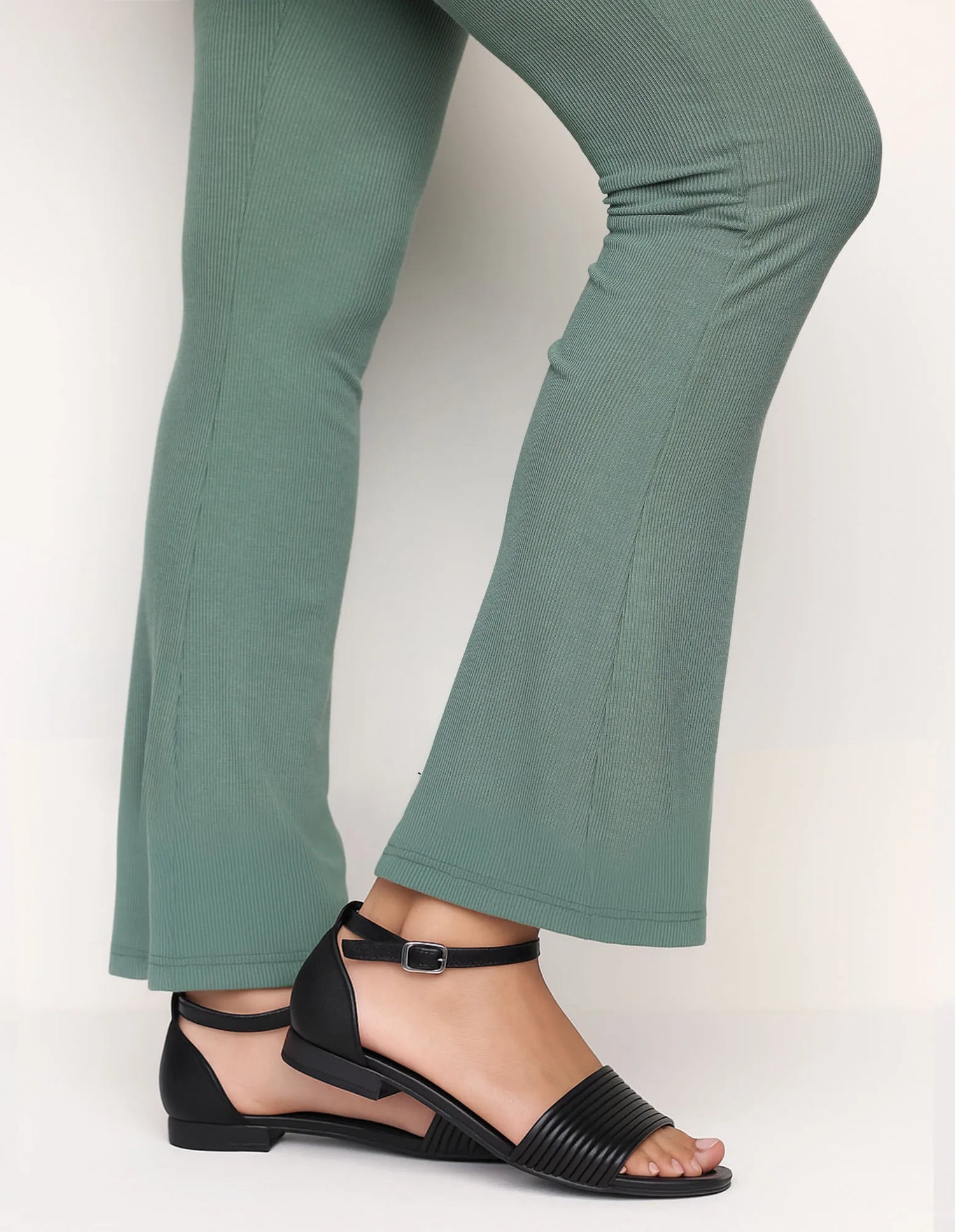 Yamamay_Sage Green_Long Ribbed Trousers Ð Daily Rib_APMD183004_120_04