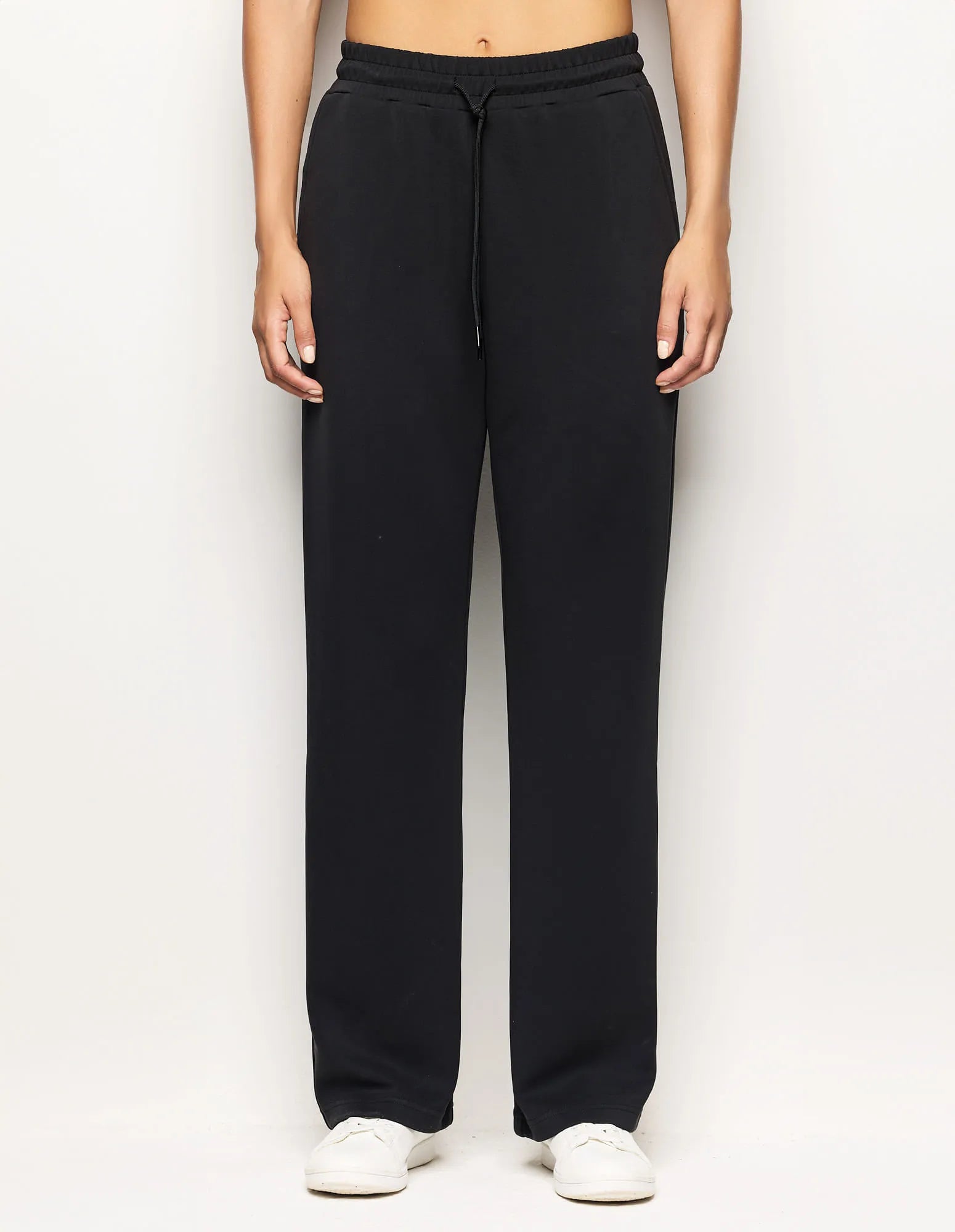 Yamamay_Black_Wide-Leg Trousers with Tencelª Modal Ð Easy Living_APMD183005_072_02