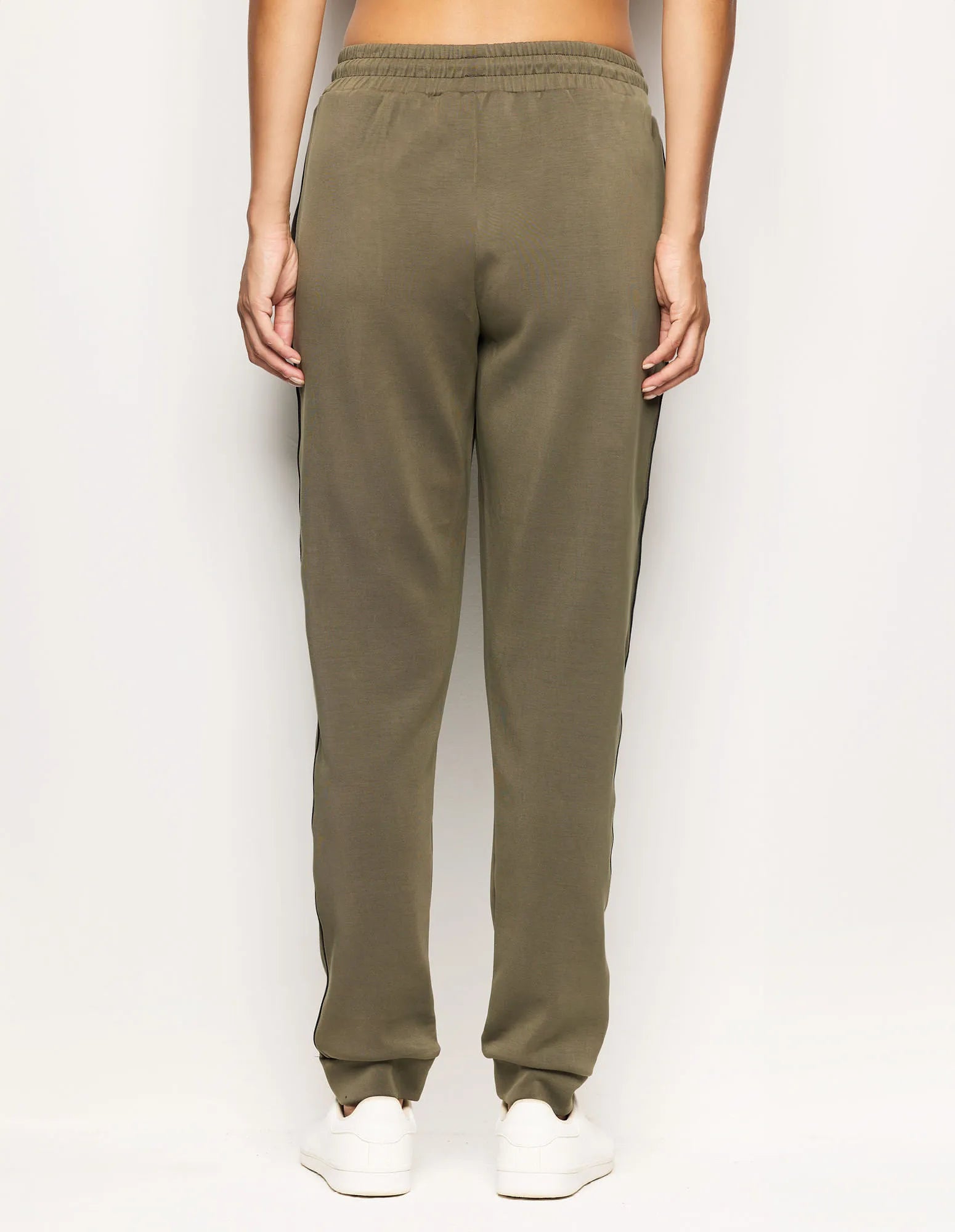 Yamamay_Olive Green_Long Trousers with Tencelª Modal Ð Easy Living_APMD183006_117_03
