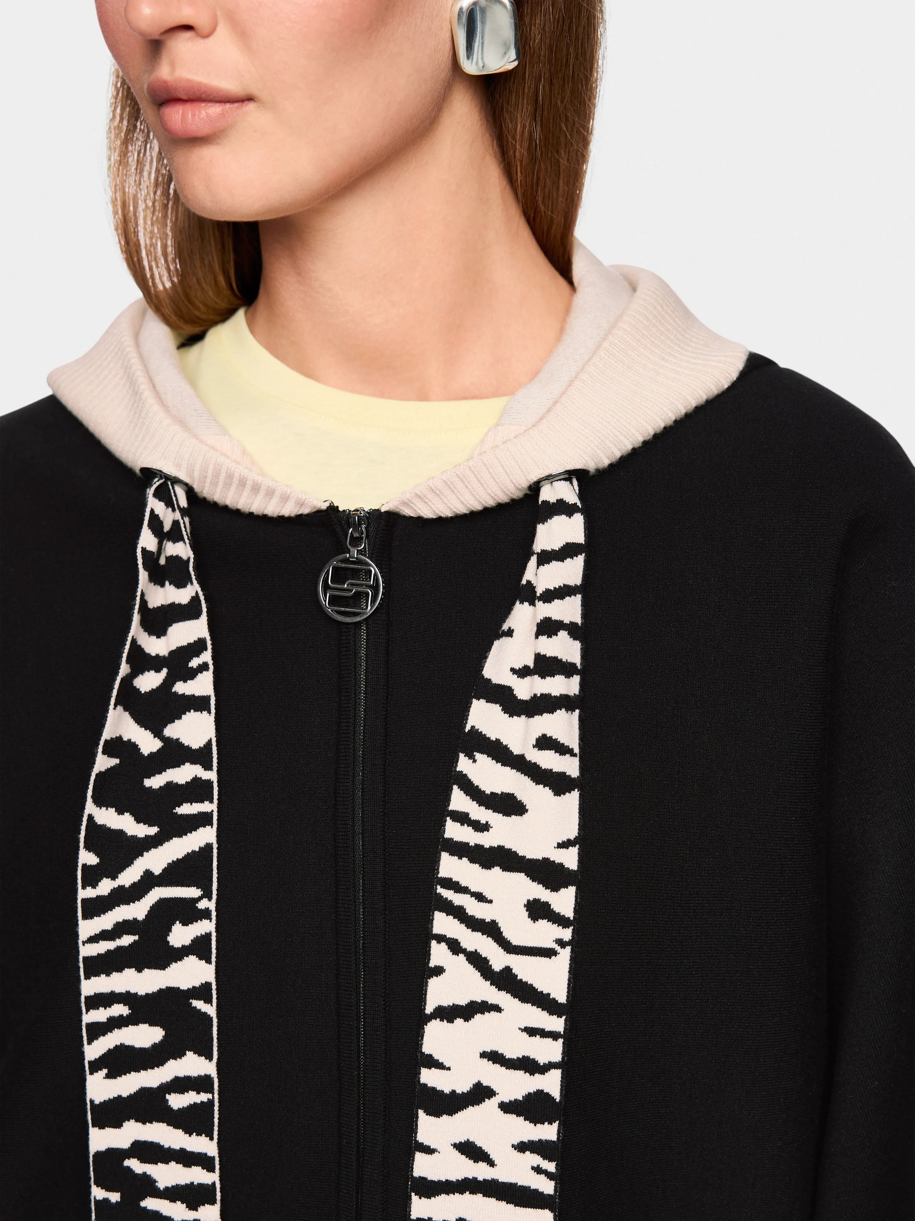 Marc Cain_Black_ÔRethink TogetherÕ Cardigan_AS 39.03 M57_900_03