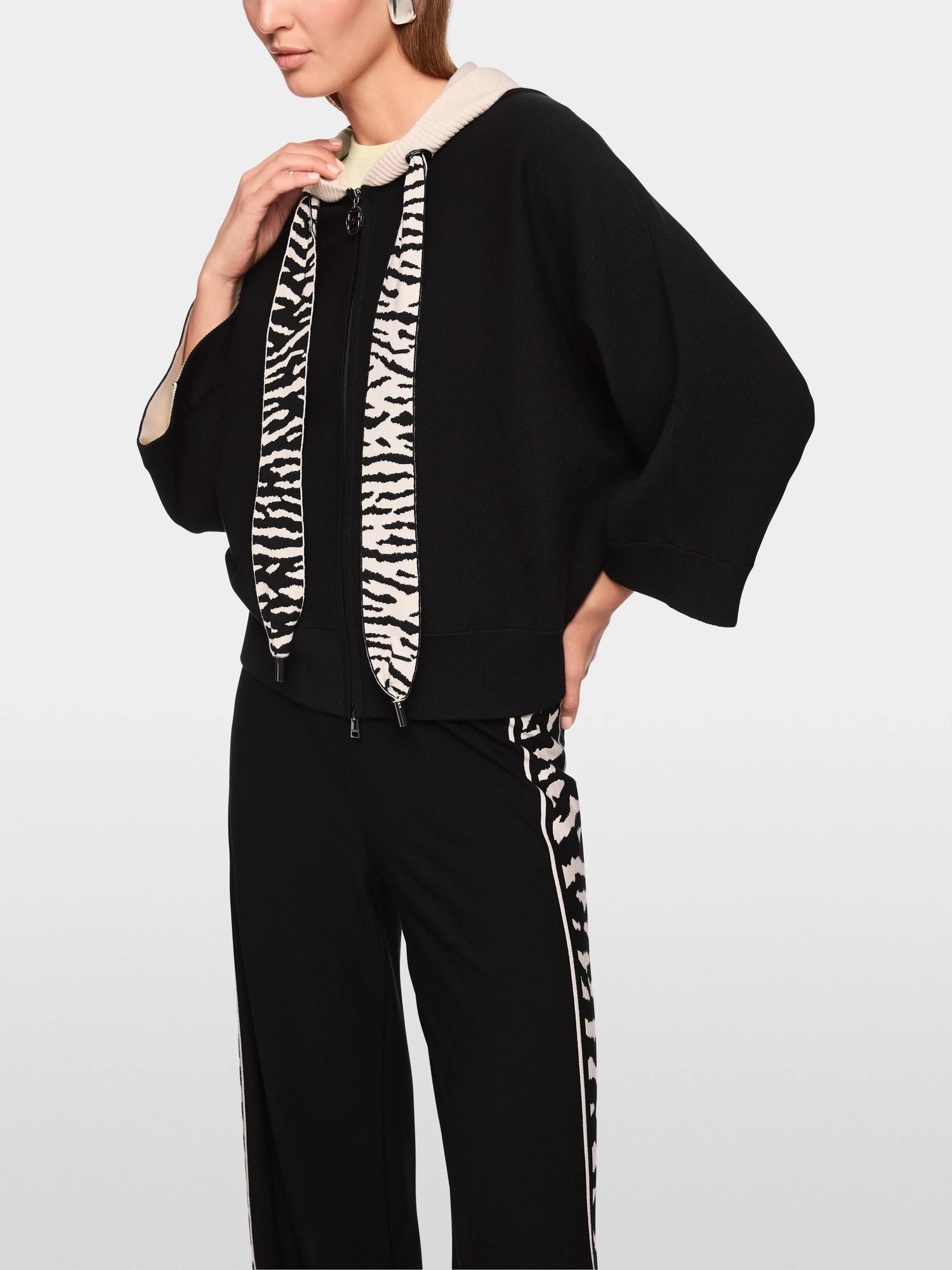 Marc Cain_Black_ÔRethink TogetherÕ Cardigan_AS 39.03 M57_900_05