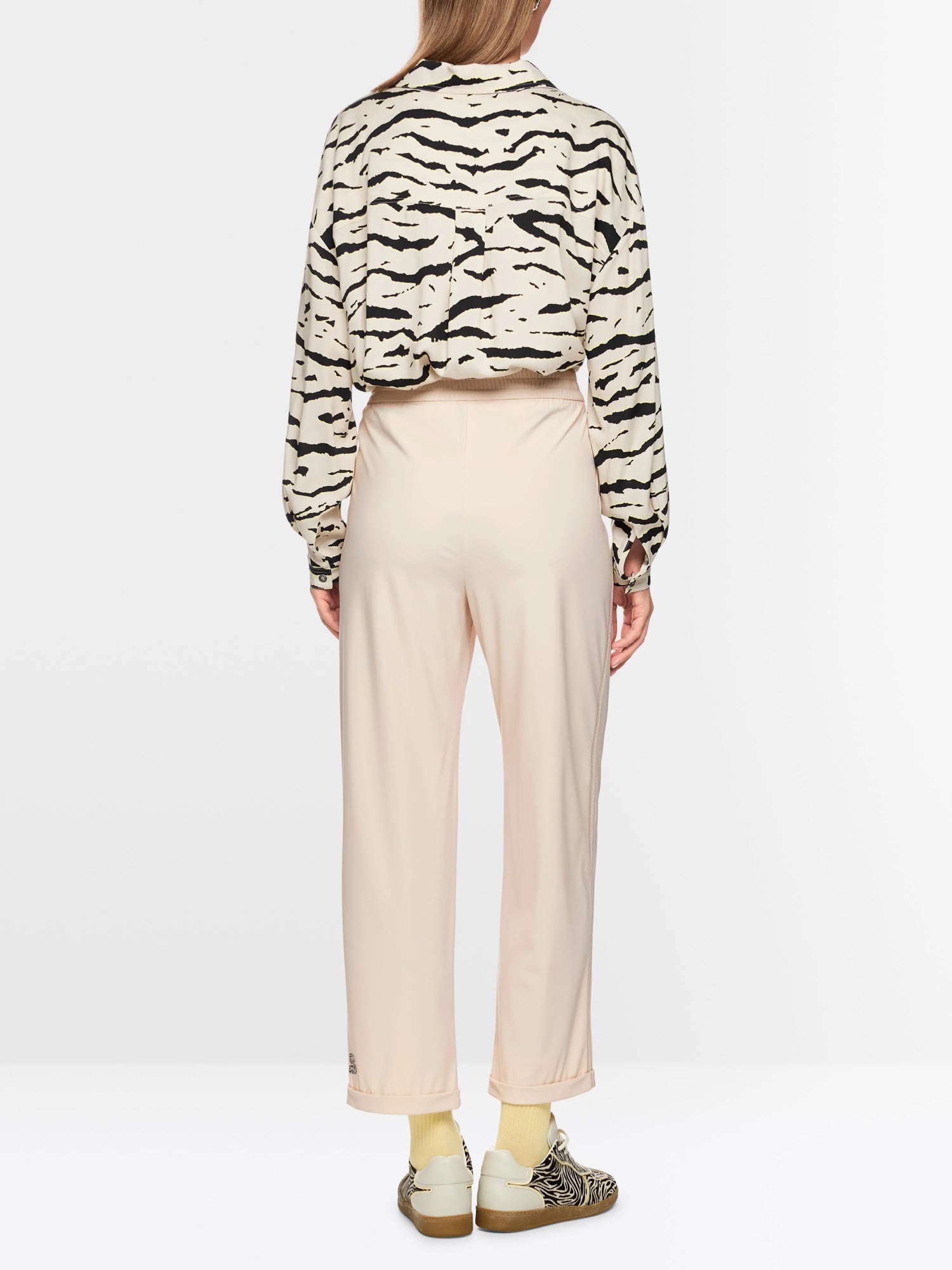 Marc Cain_Magnolia_ÔRethink TogetherÕ Wuxi Trousers_AS 81.09 J40_153_02