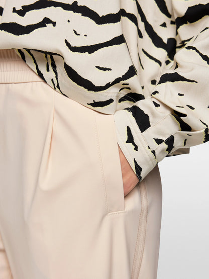 Marc Cain_Magnolia_ÔRethink TogetherÕ Wuxi Trousers_AS 81.09 J40_153_03