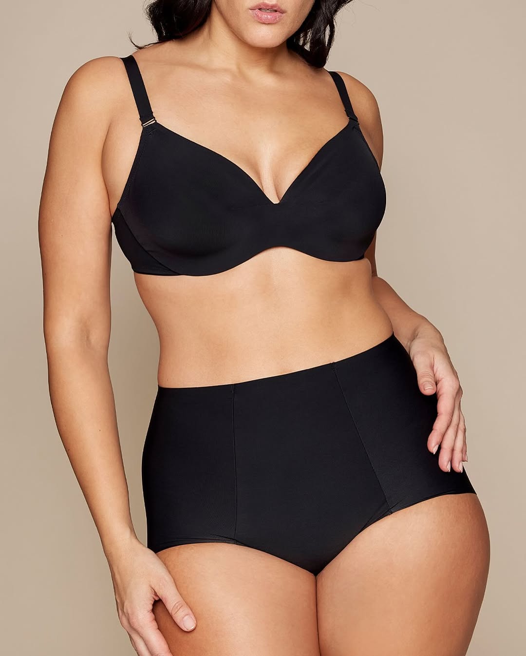 Yamamay_Superfine Shaping High-Waist Lbrief_BGUD99X016_072_05
