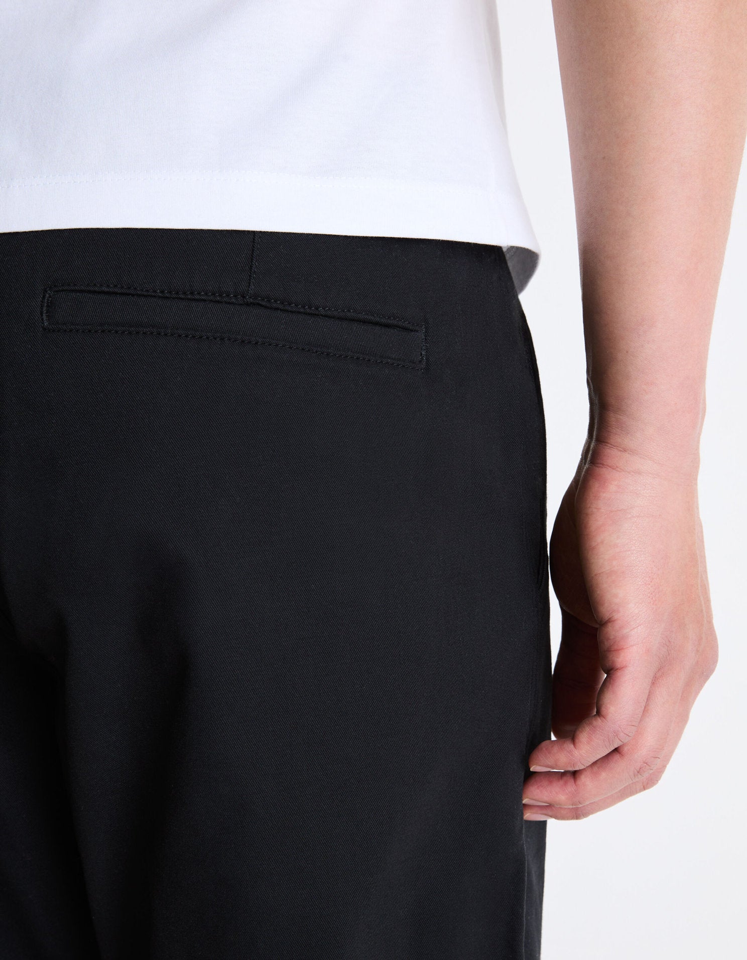 Plain Chino Bermuda Shorts In Stretch Cotton_BOCHINOBM_BLACK_06