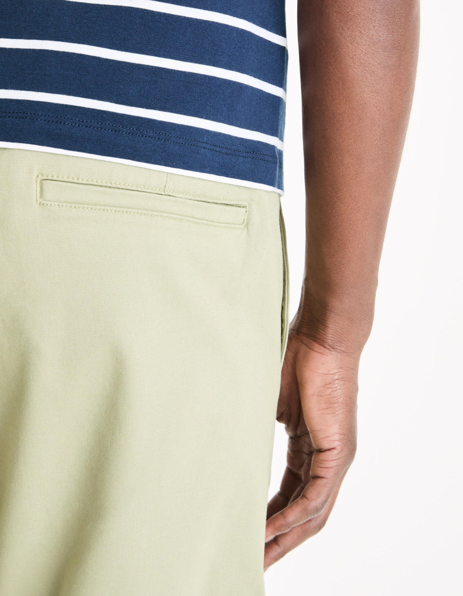 Plain Chino Bermuda Shorts In Stretch Cotton_BOCHINOBM_VERT CLAIR_06