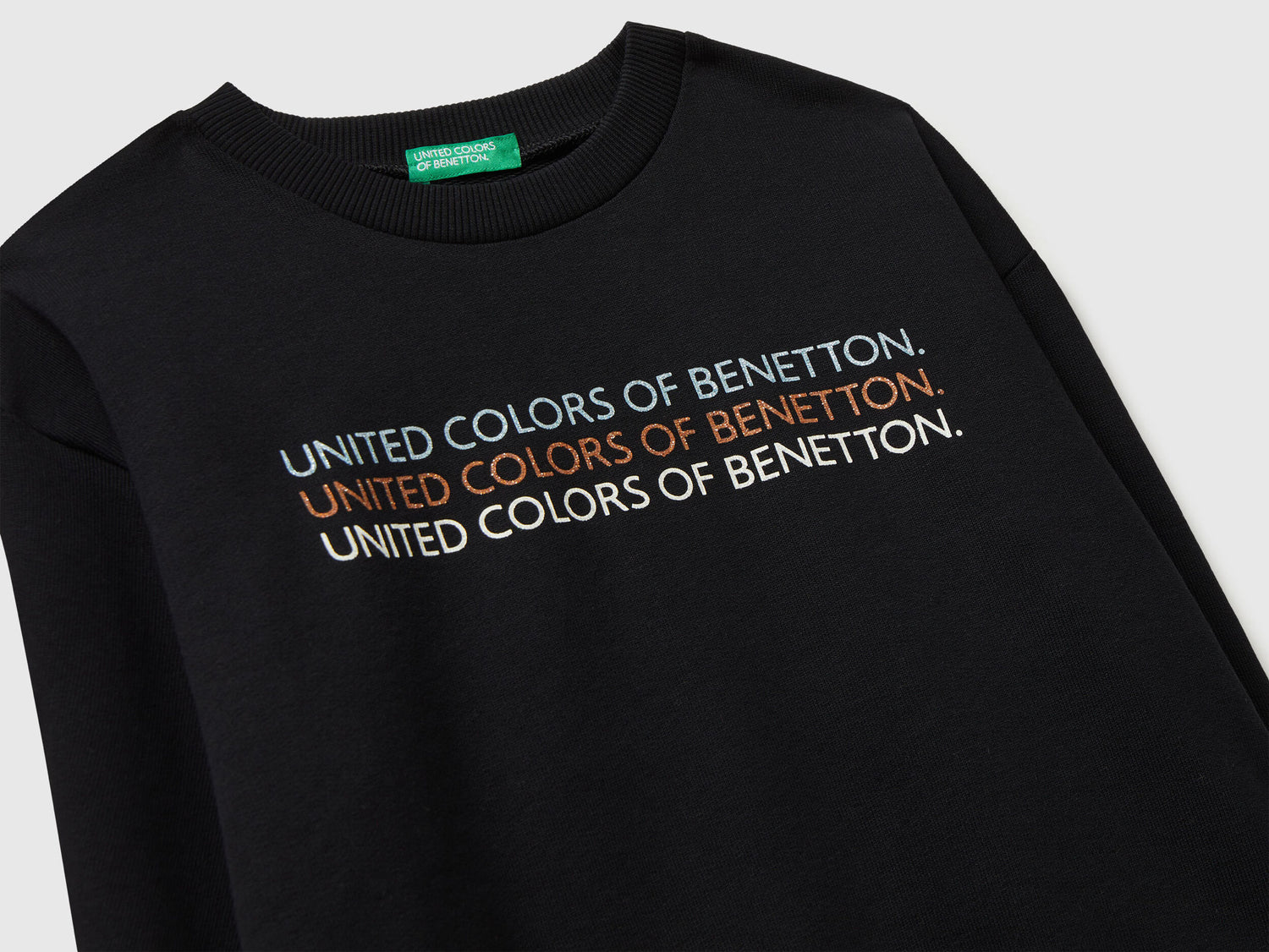 Benetton_Black_Tracksuit with Glittery Logo Print_C10Q0-CF02HS_100_04