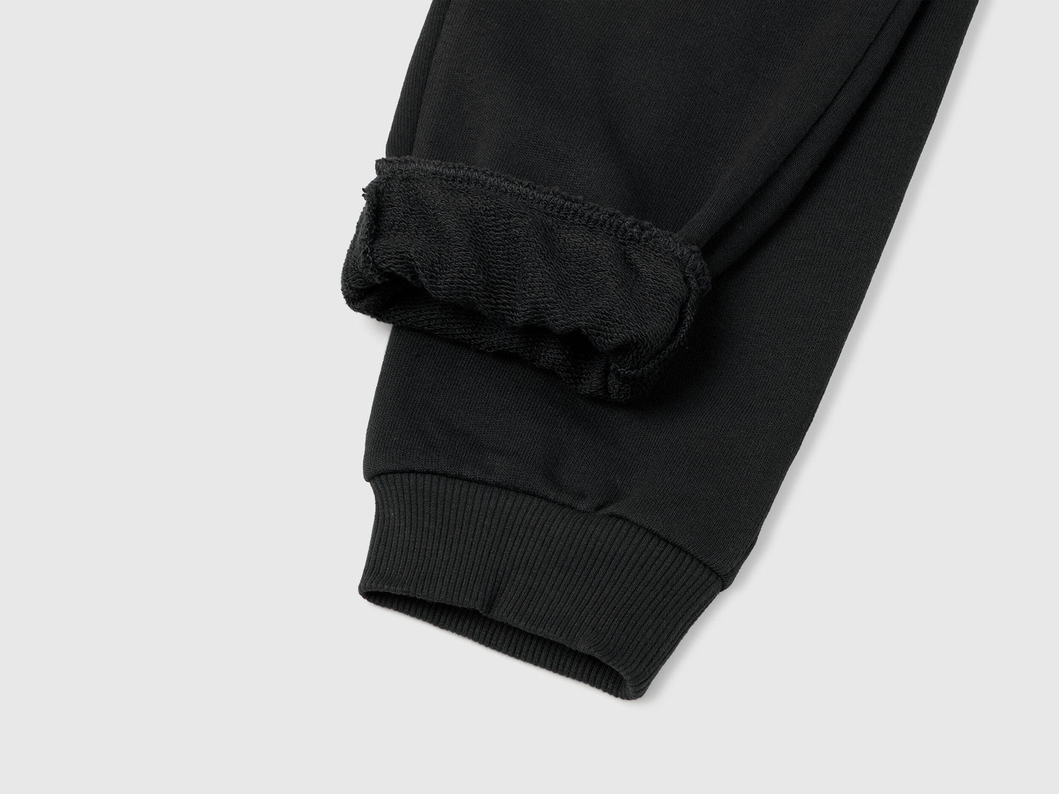 Benetton_Black_Zip-Up Tracksuit with Print_C505D-CF02HS_100_07