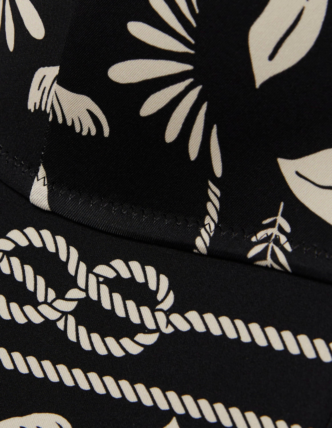 Yamamay_Malibu Padded One-Piece Swimsuit with Tropical Print_CCID182023_128_06