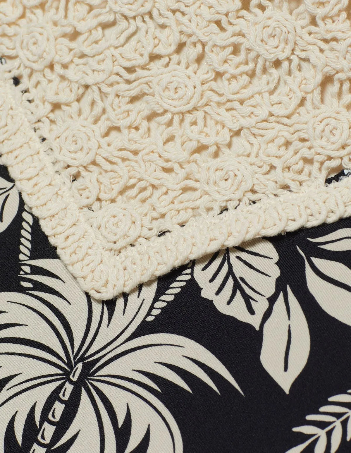 Yamamay_Malibu One-Piece Swimsuit with Double Diamond Pattern_CCID182028_128_05