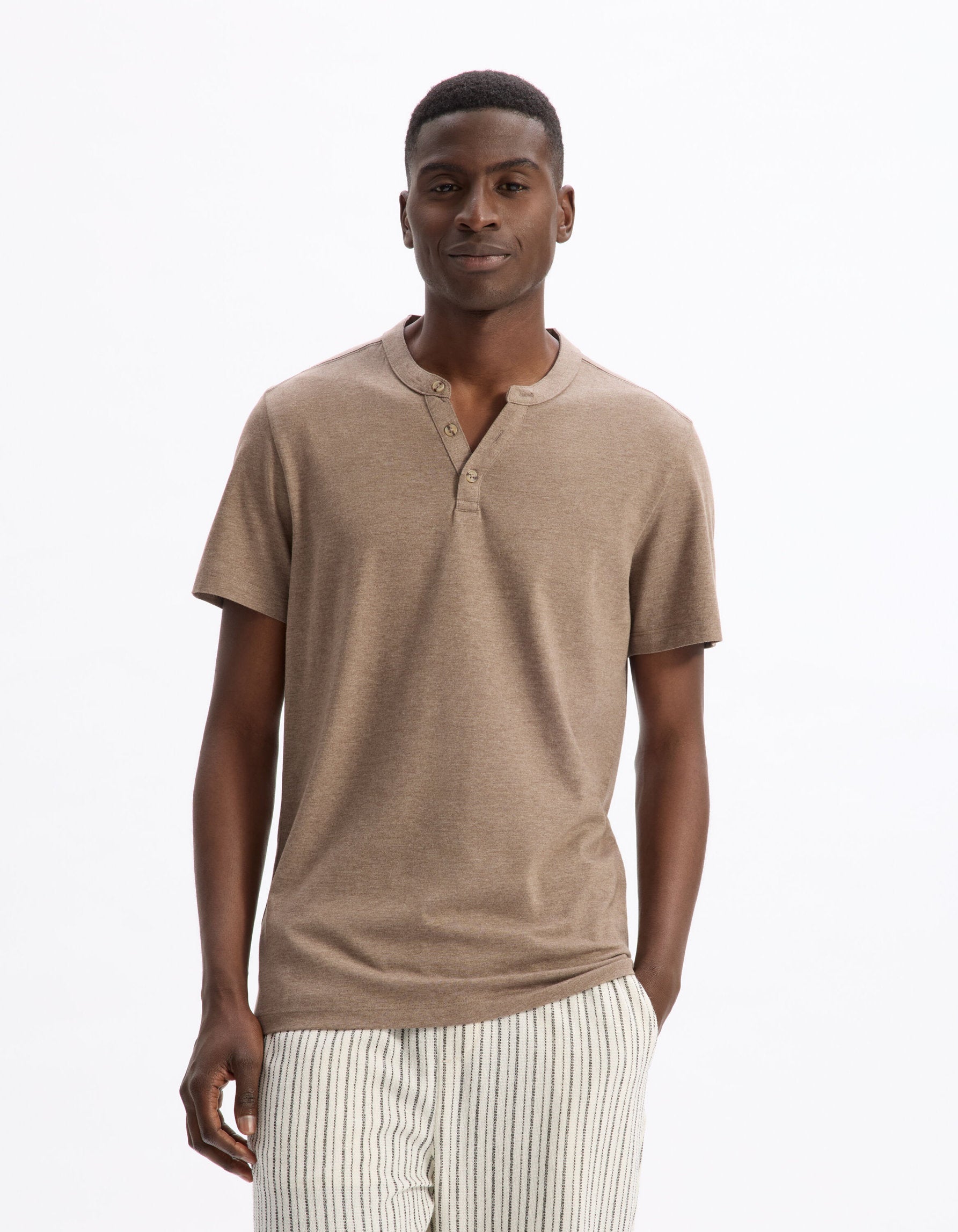 Celio_Taupe T-Shirt Straight Tunisian Collar 100% Cotton_CEGETI_TAUPE_01