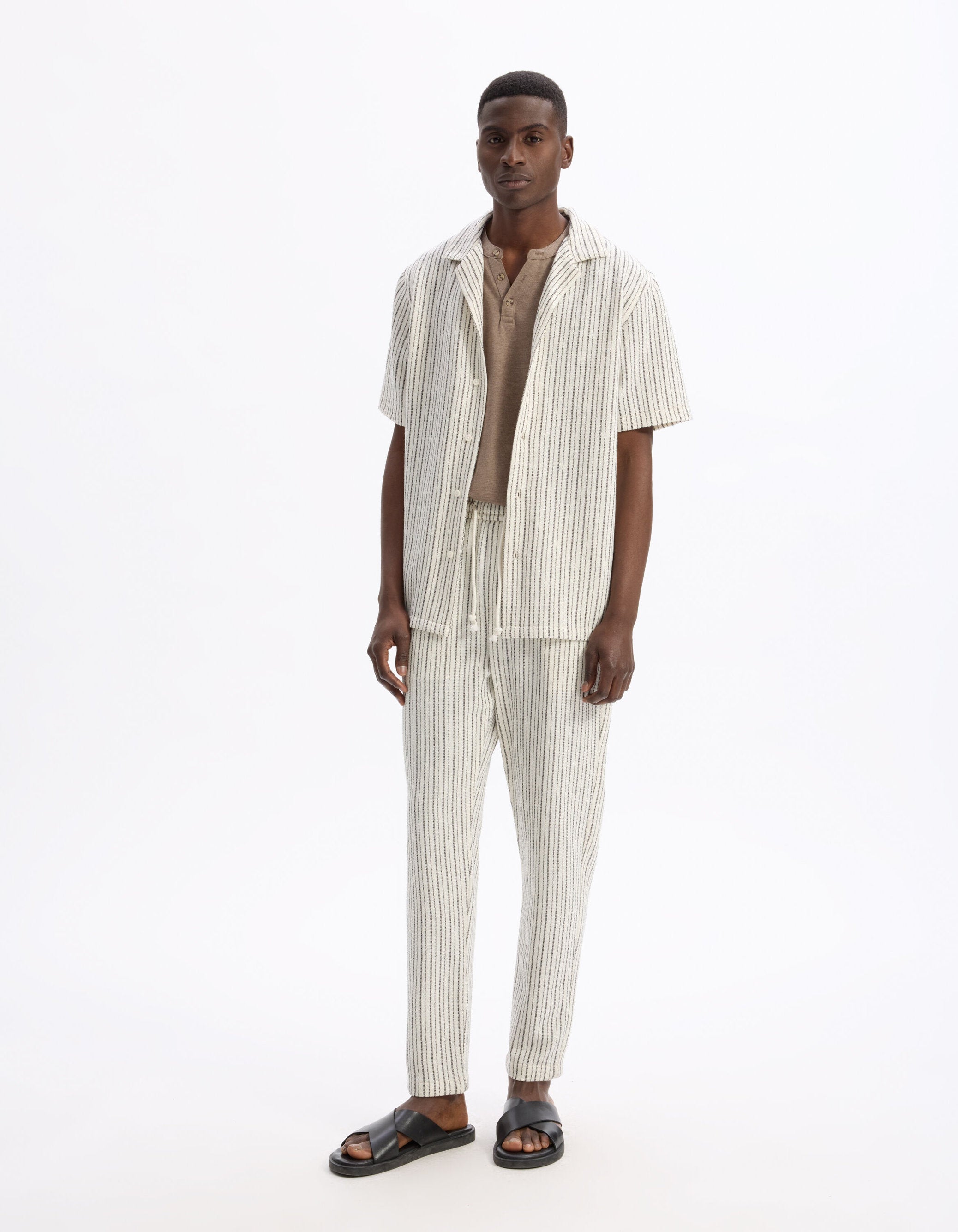 Celio_Taupe T-Shirt Straight Tunisian Collar 100% Cotton_CEGETI_TAUPE_02