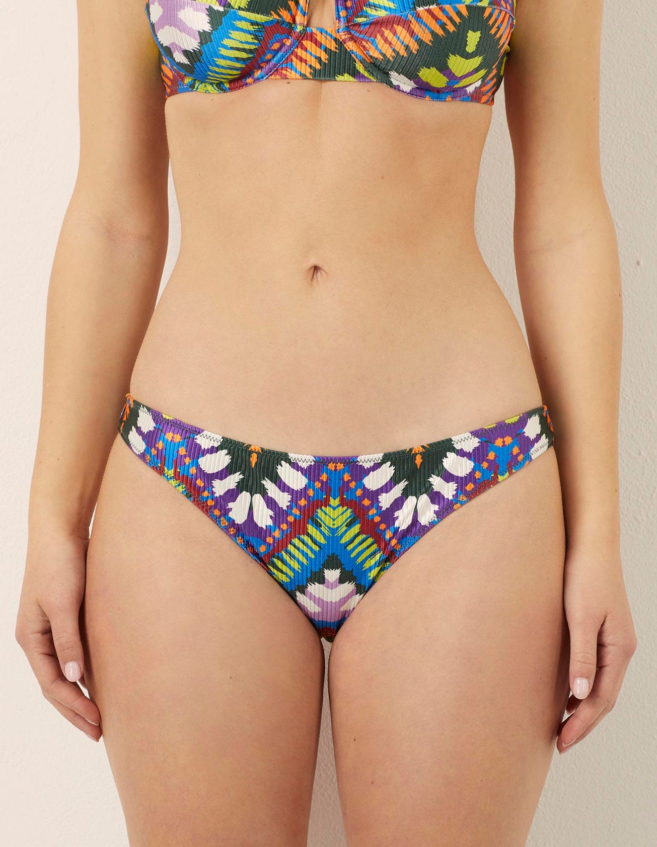 Yamamay_Yamira Low-Rise Bikini Bottoms_CSLD182026_128_03