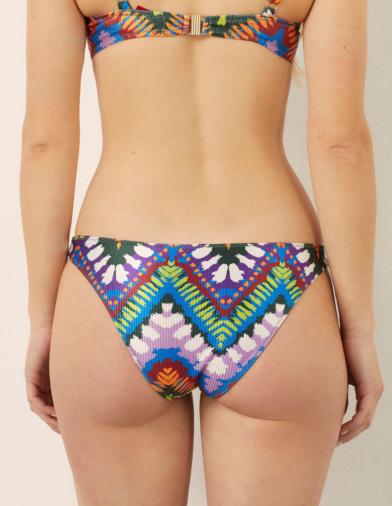 Yamamay_Yamira Low-Rise Bikini Bottoms_CSLD182026_128_04