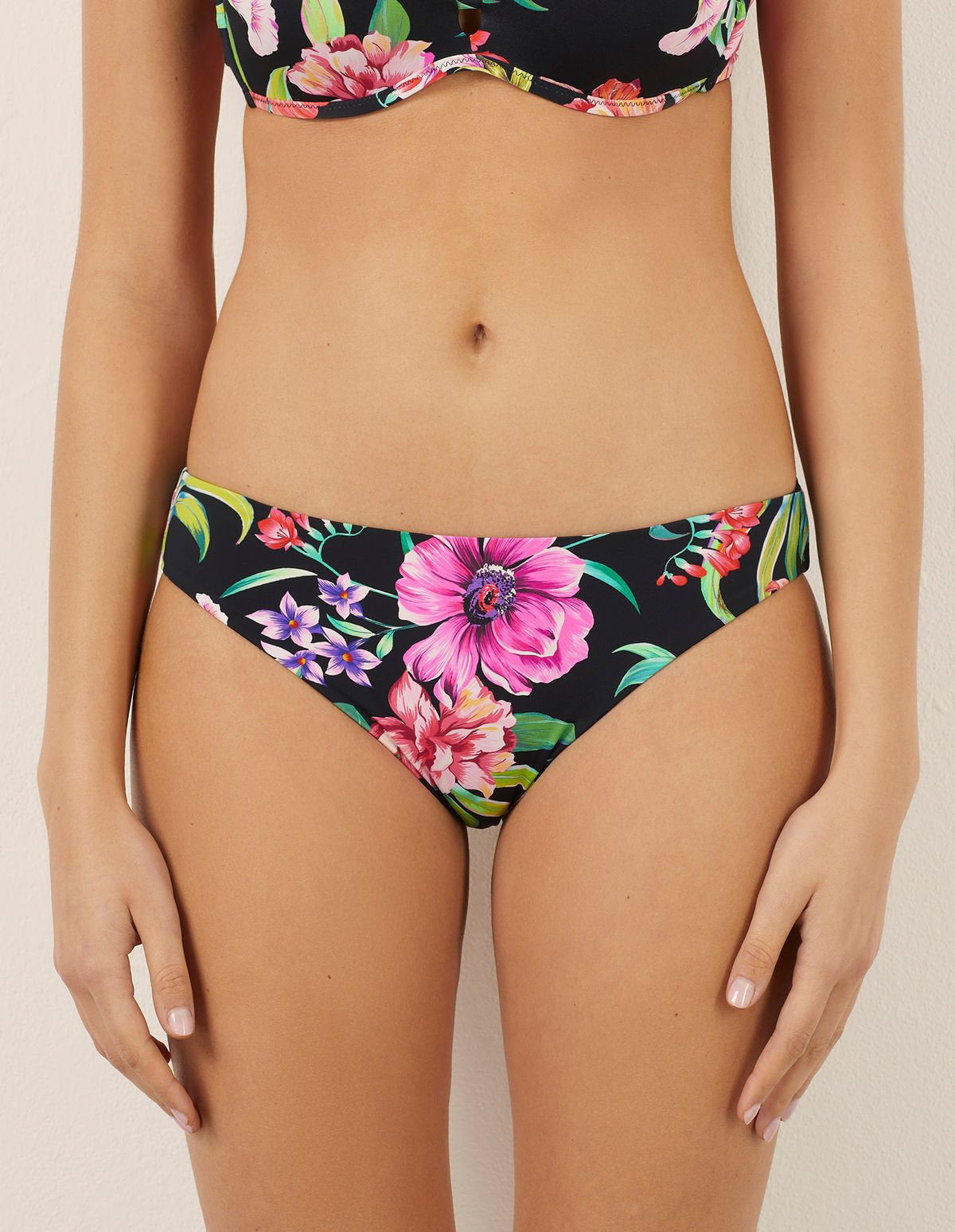 Yamamay_Marianna Mid-Rise Bikini Bottom with Floral Print_CSLD182029_128_02