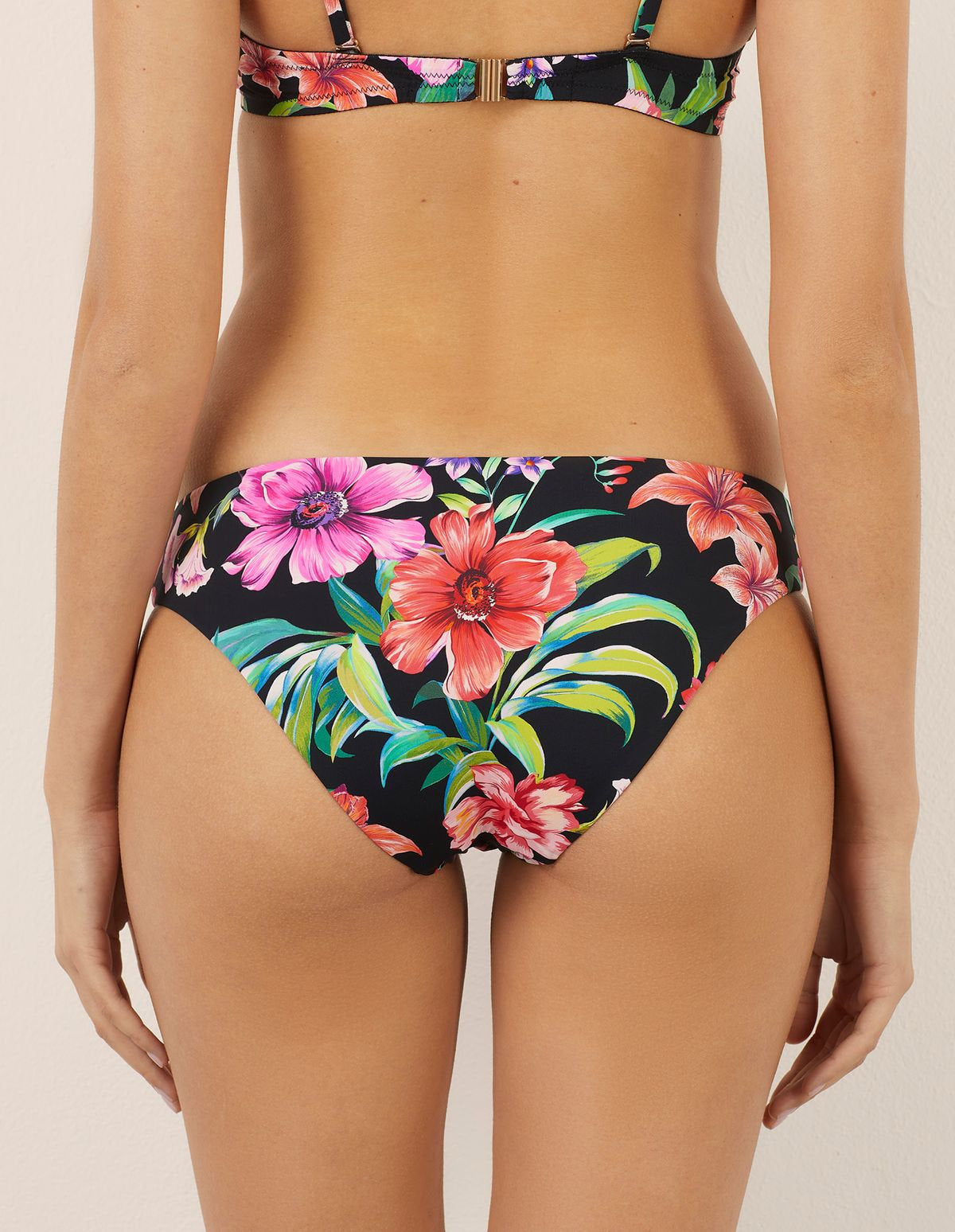 Yamamay_Marianna Mid-Rise Bikini Bottom with Floral Print_CSLD182029_128_03