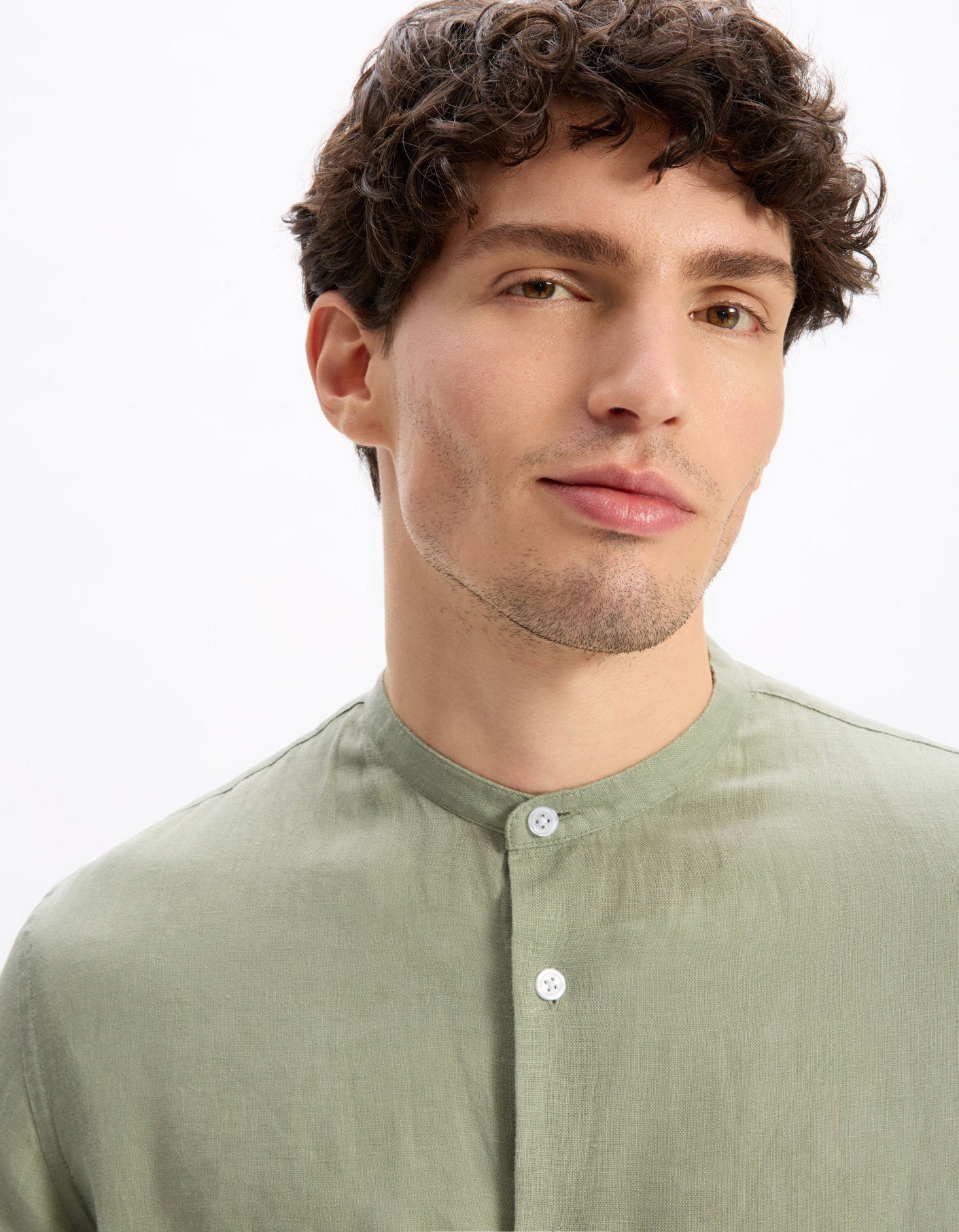 Celio_Sage Green Regular Shirt with Mao Collar 100% Linen_DAMAOPOC_VERT SAUGE_05
